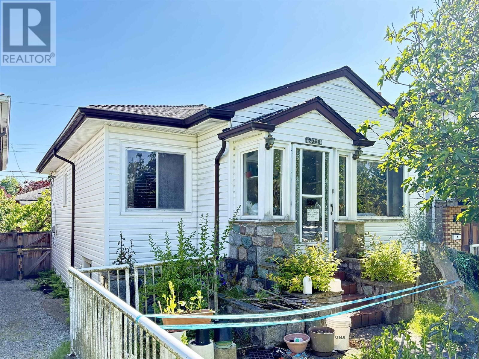 2566 VENABLES STREET Image 1