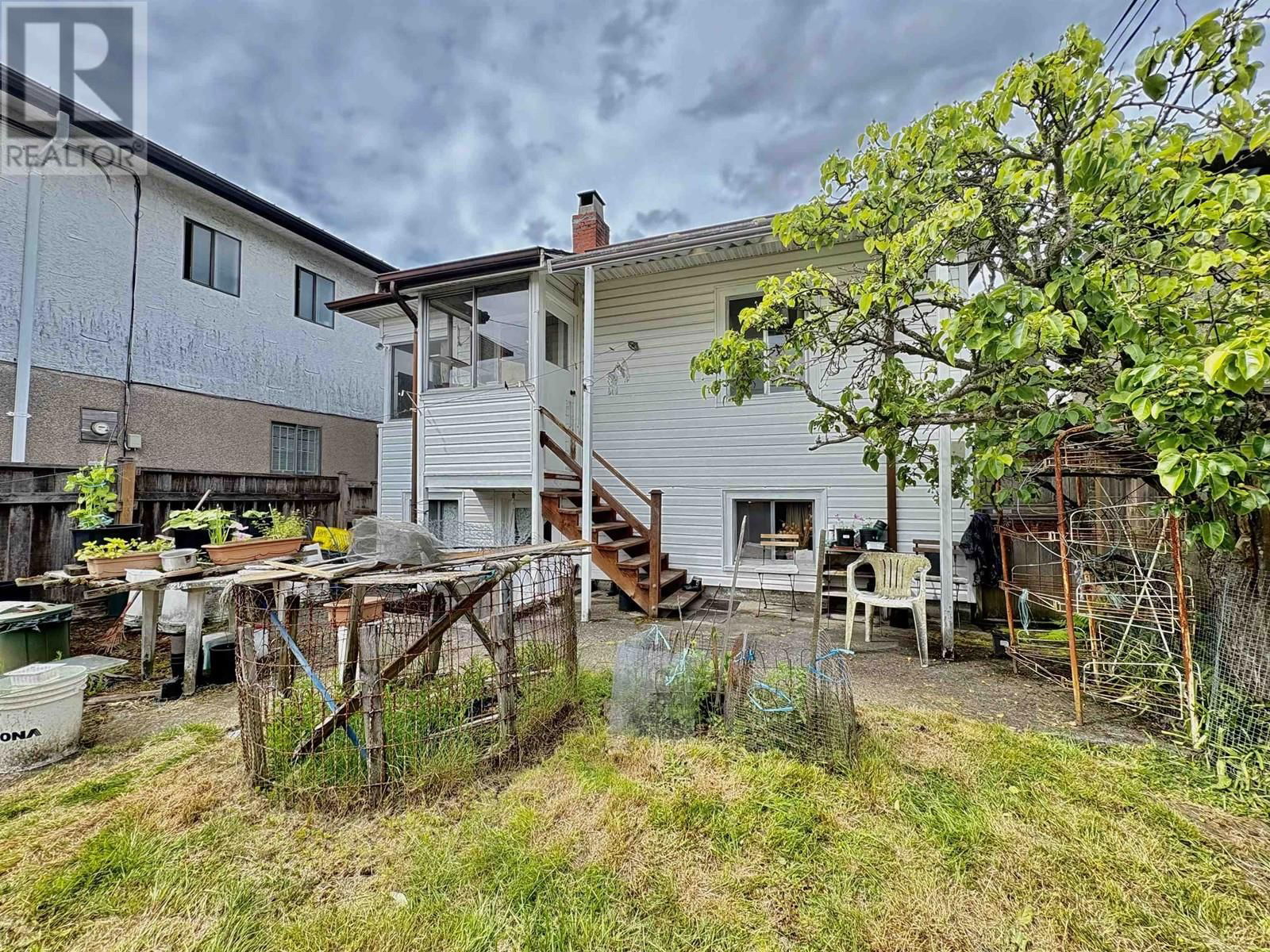 2566 VENABLES STREET Image 3