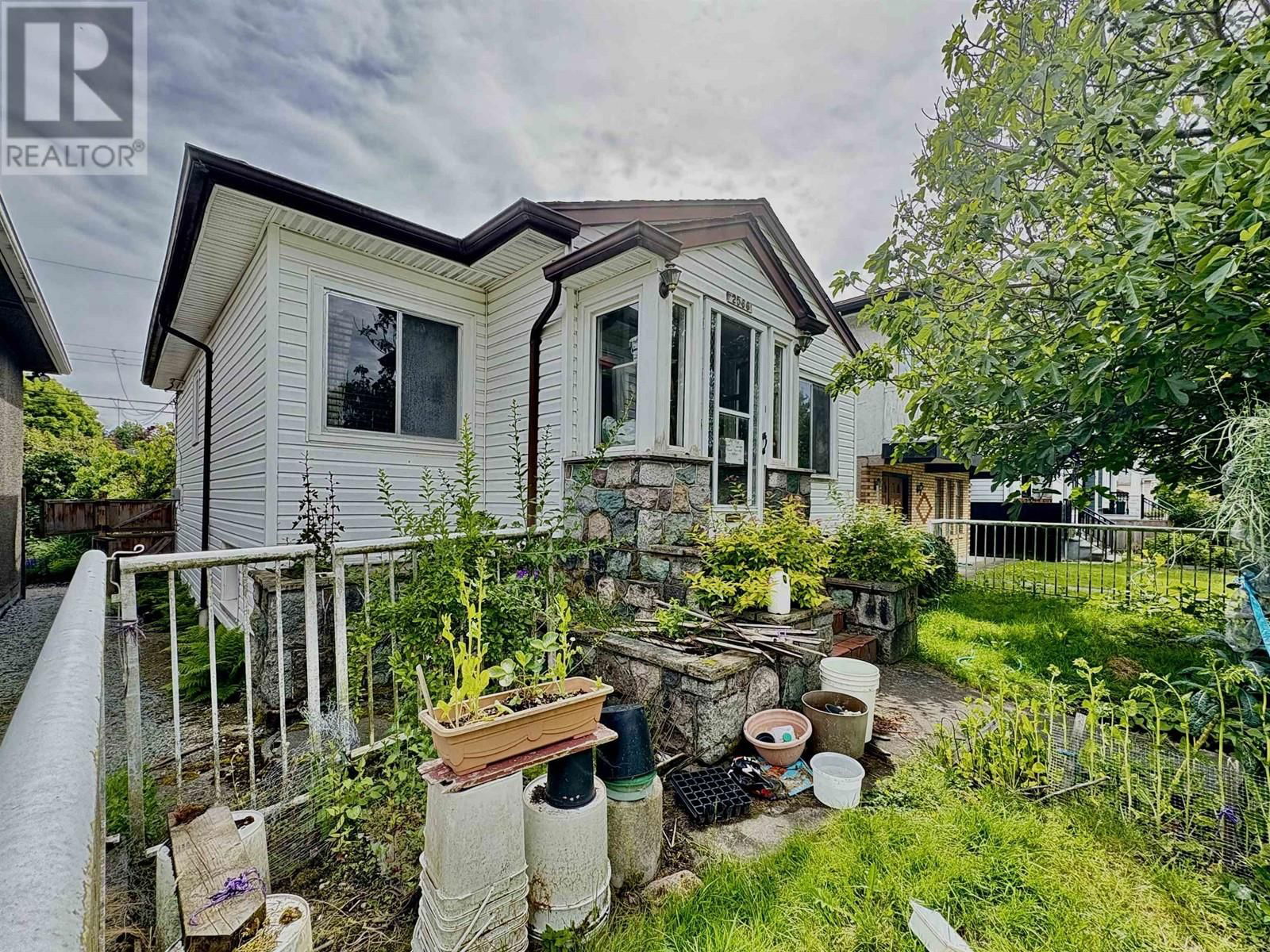 2566 VENABLES STREET Image 5