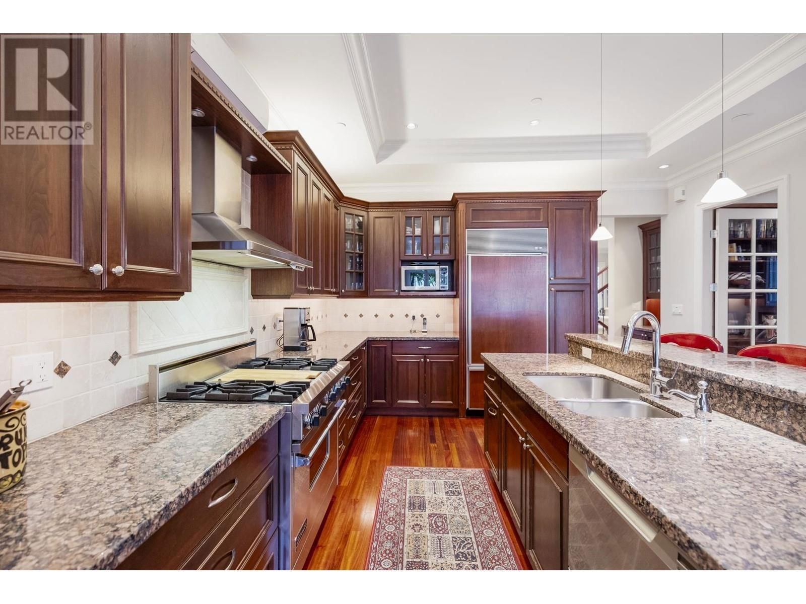 3111 42ND AVENUE Image 17