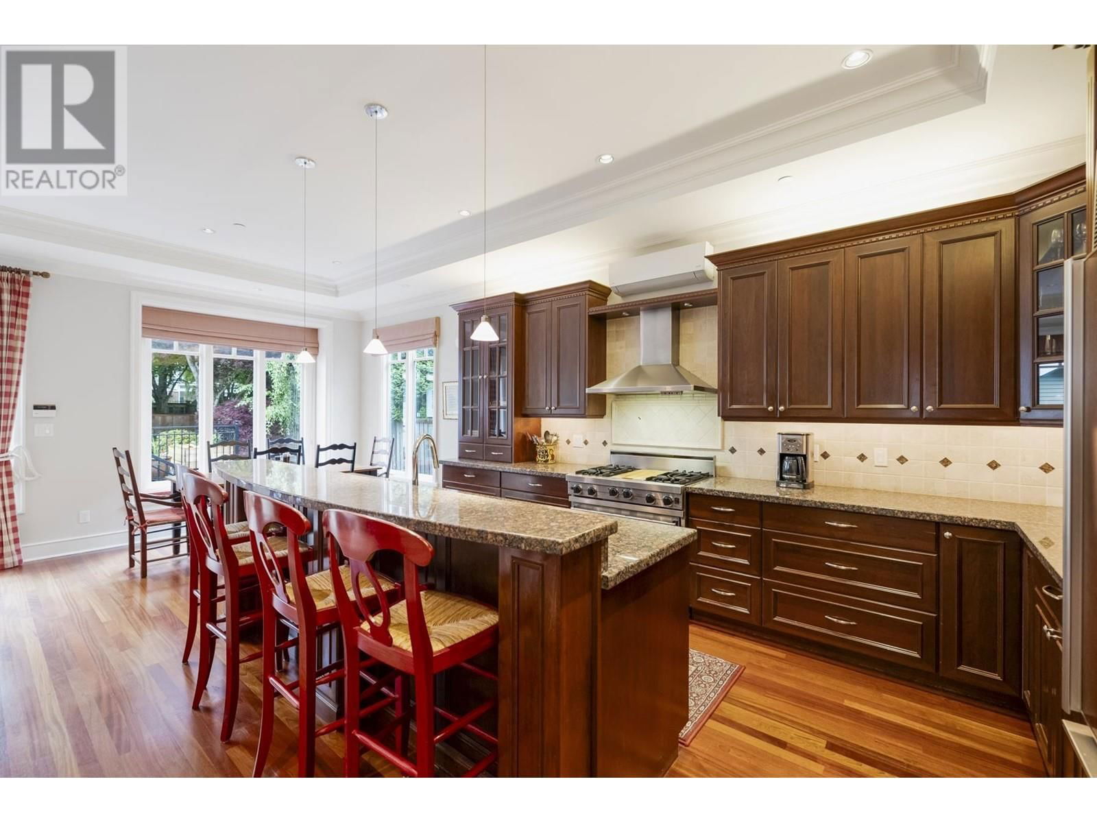 3111 42ND AVENUE Image 18