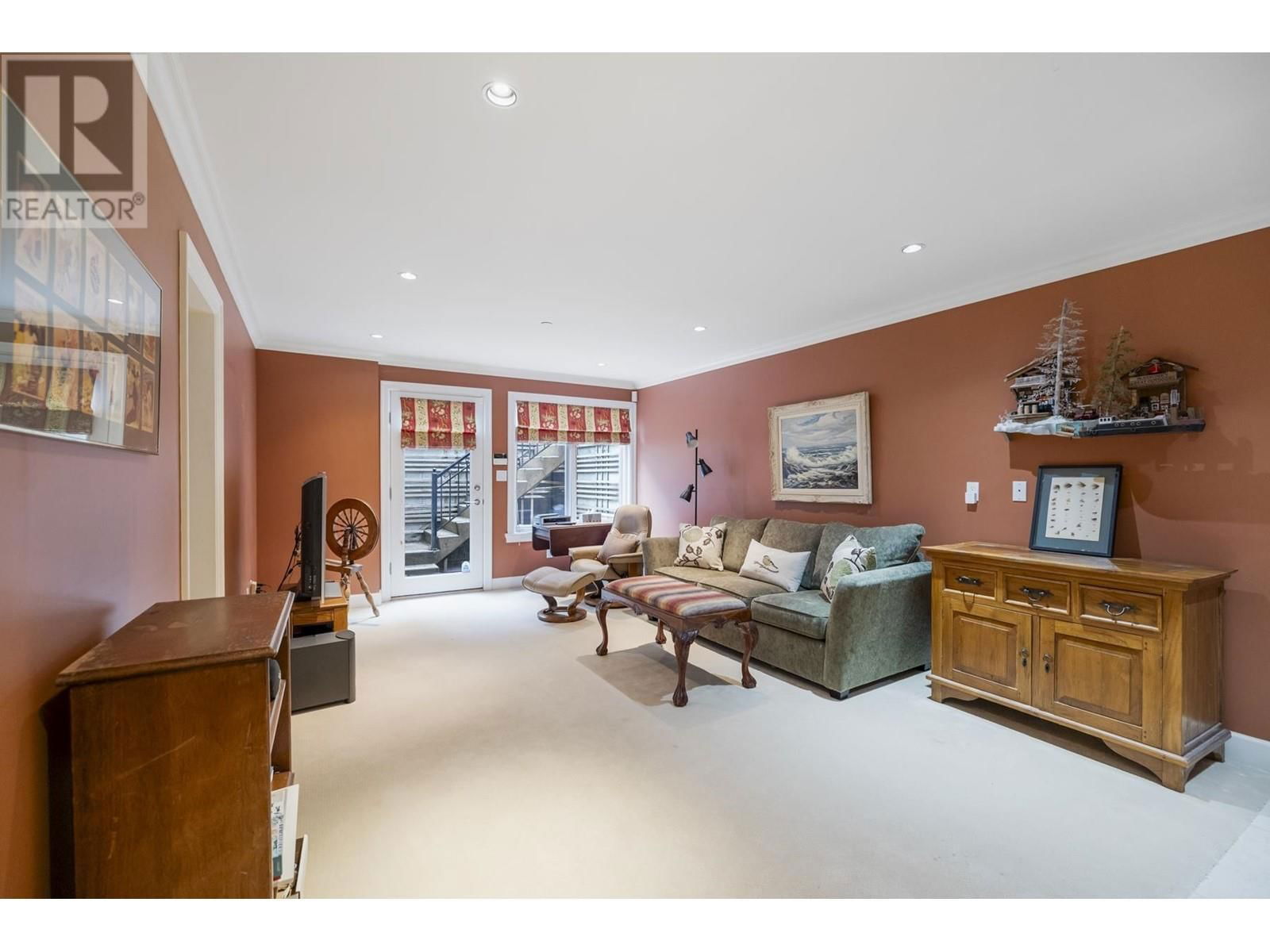 3111 42ND AVENUE Image 36