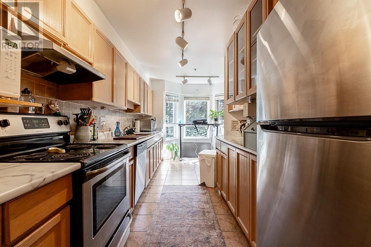 102 - 2250 MARINE DRIVE Image 11
