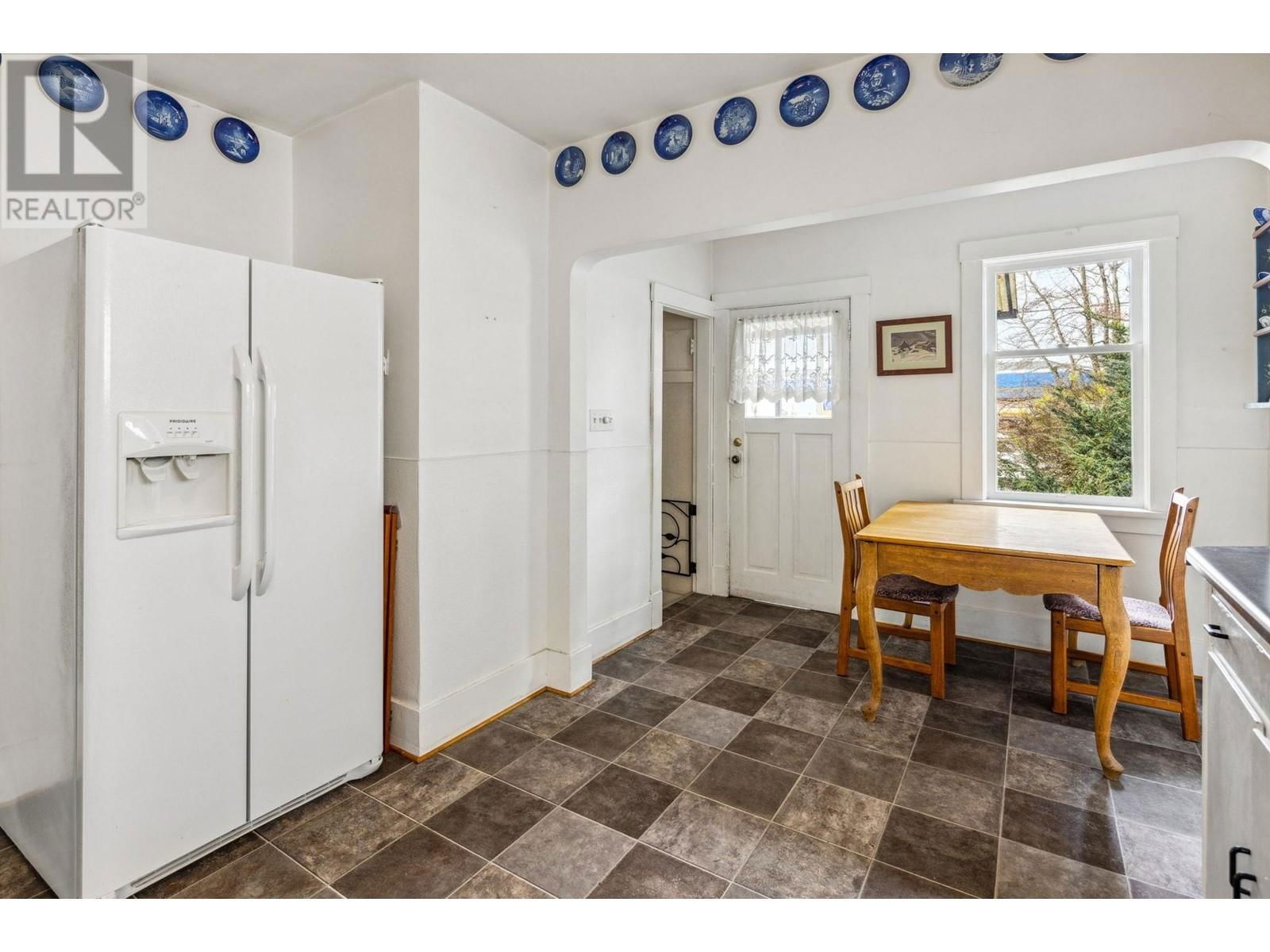 8321 SHAUGHNESSY STREET Image 16