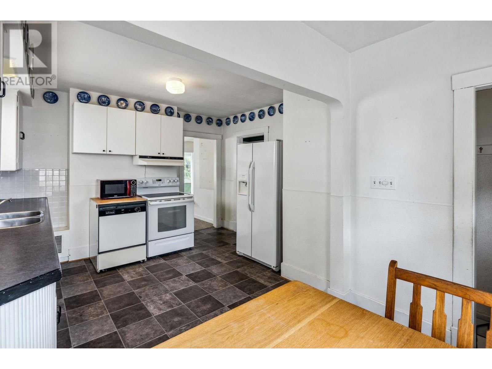 8321 SHAUGHNESSY STREET Image 17
