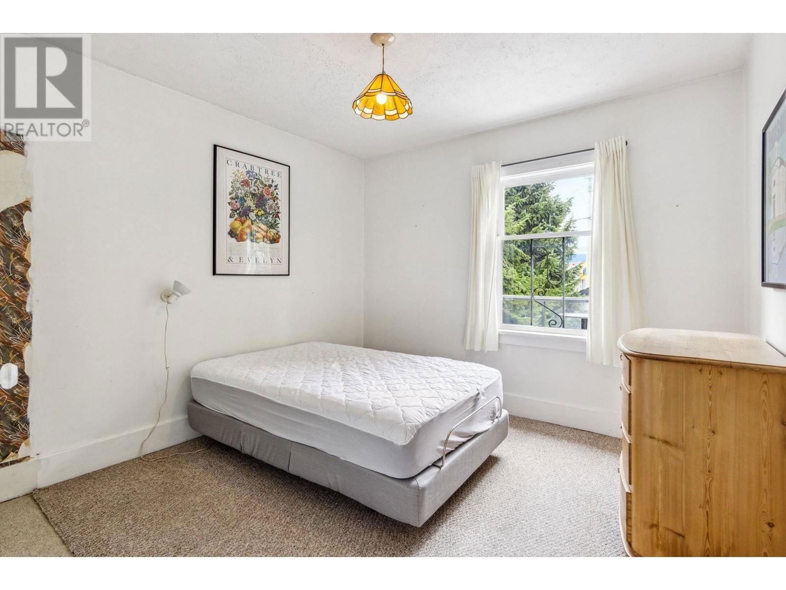 8321 SHAUGHNESSY STREET Image 18