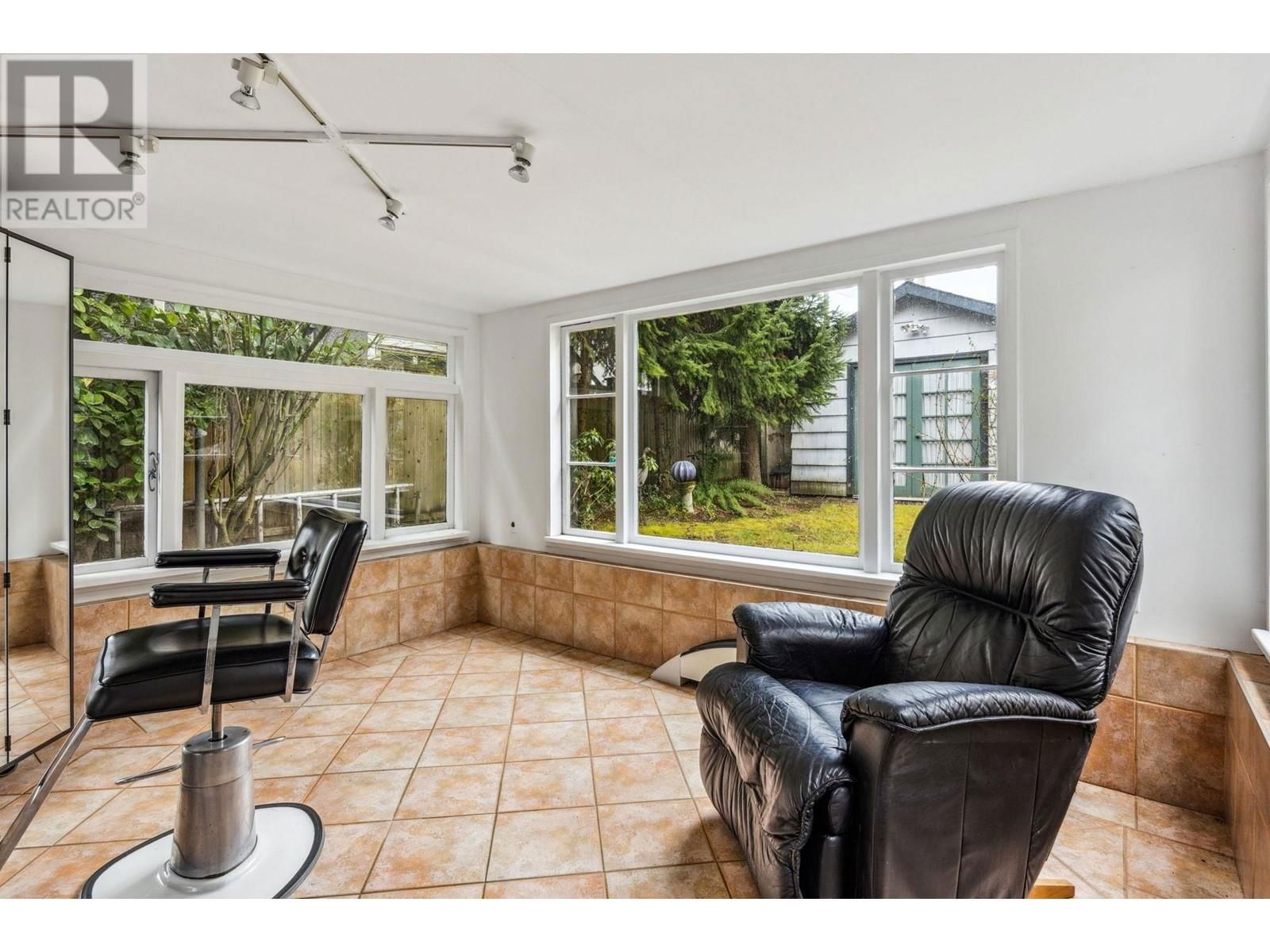 8321 SHAUGHNESSY STREET Image 24