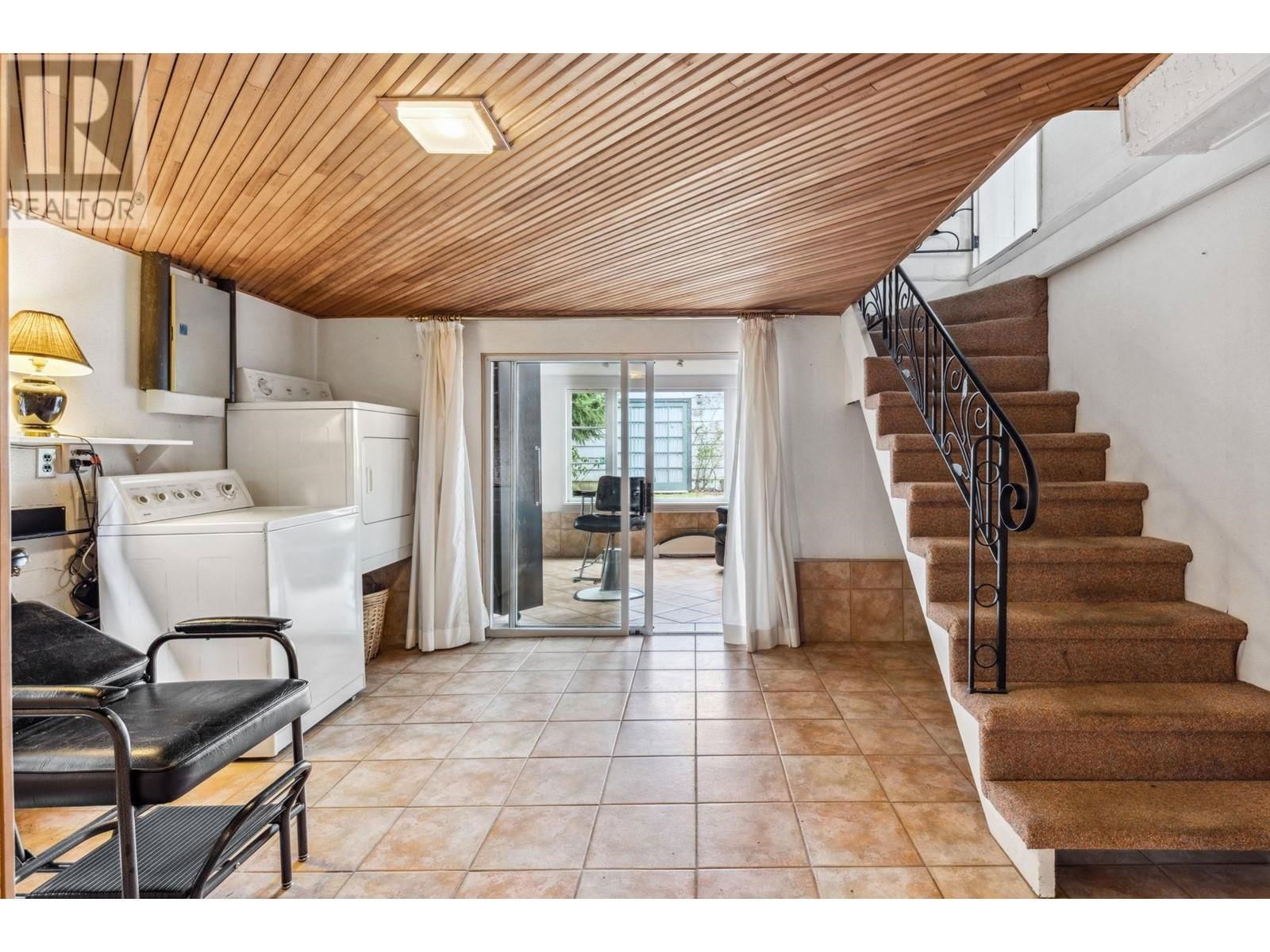 8321 SHAUGHNESSY STREET Image 26