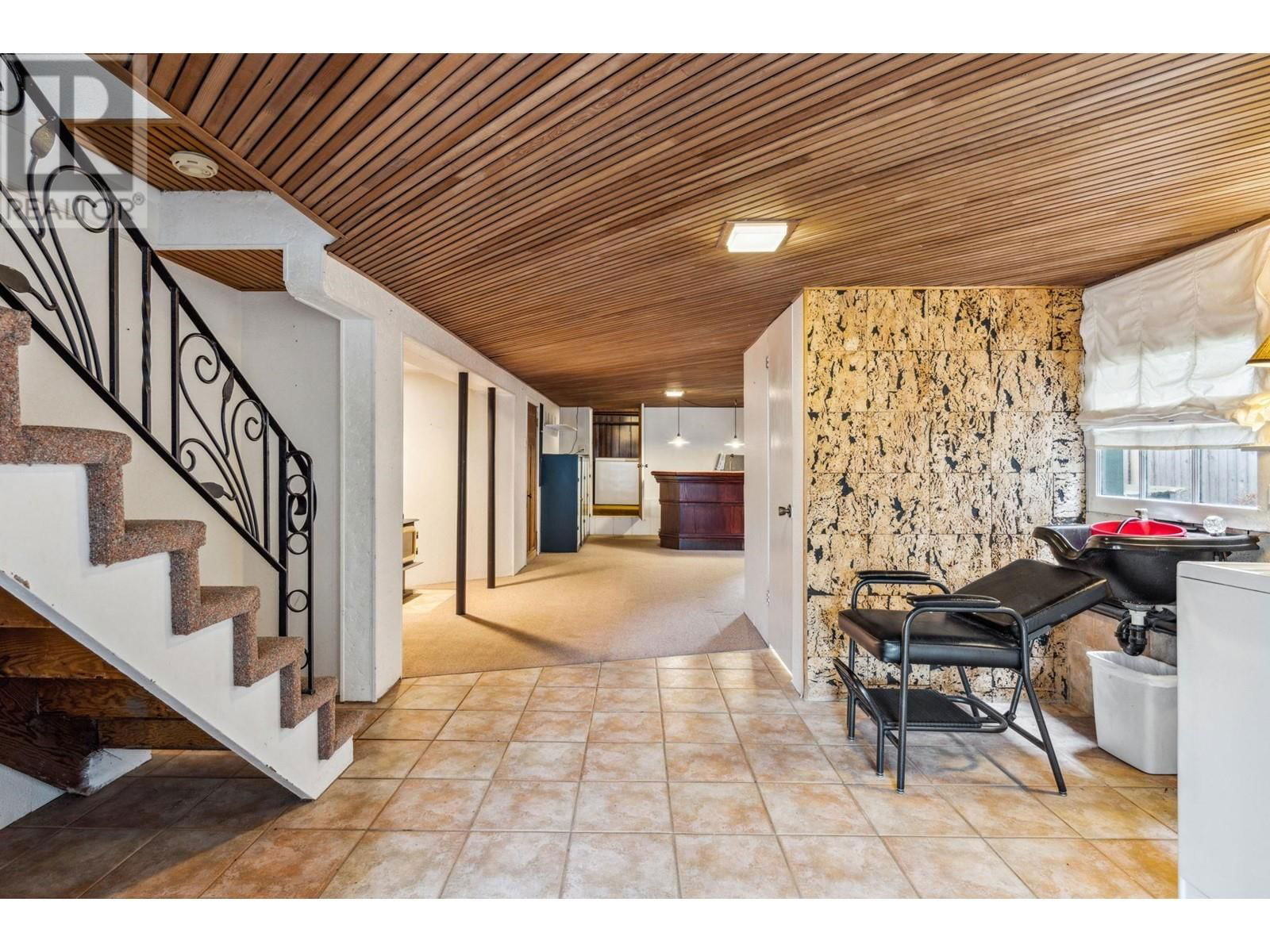 8321 SHAUGHNESSY STREET Image 27
