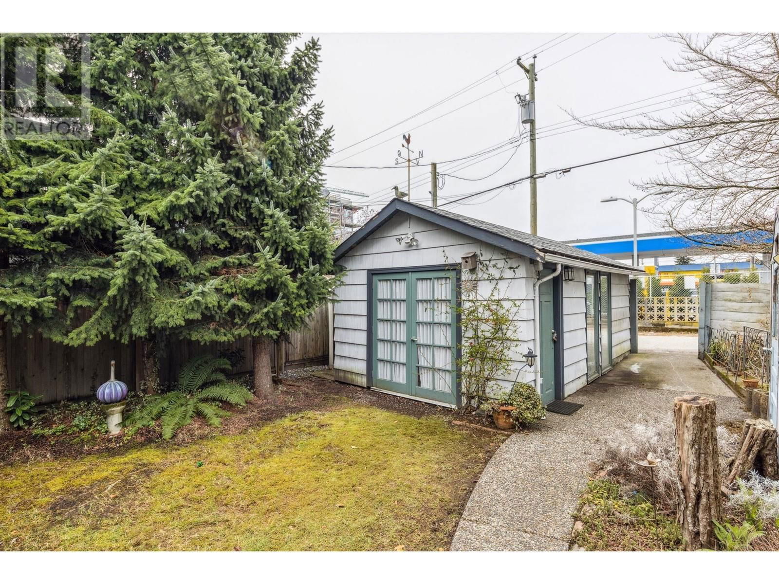 8321 SHAUGHNESSY STREET Image 35