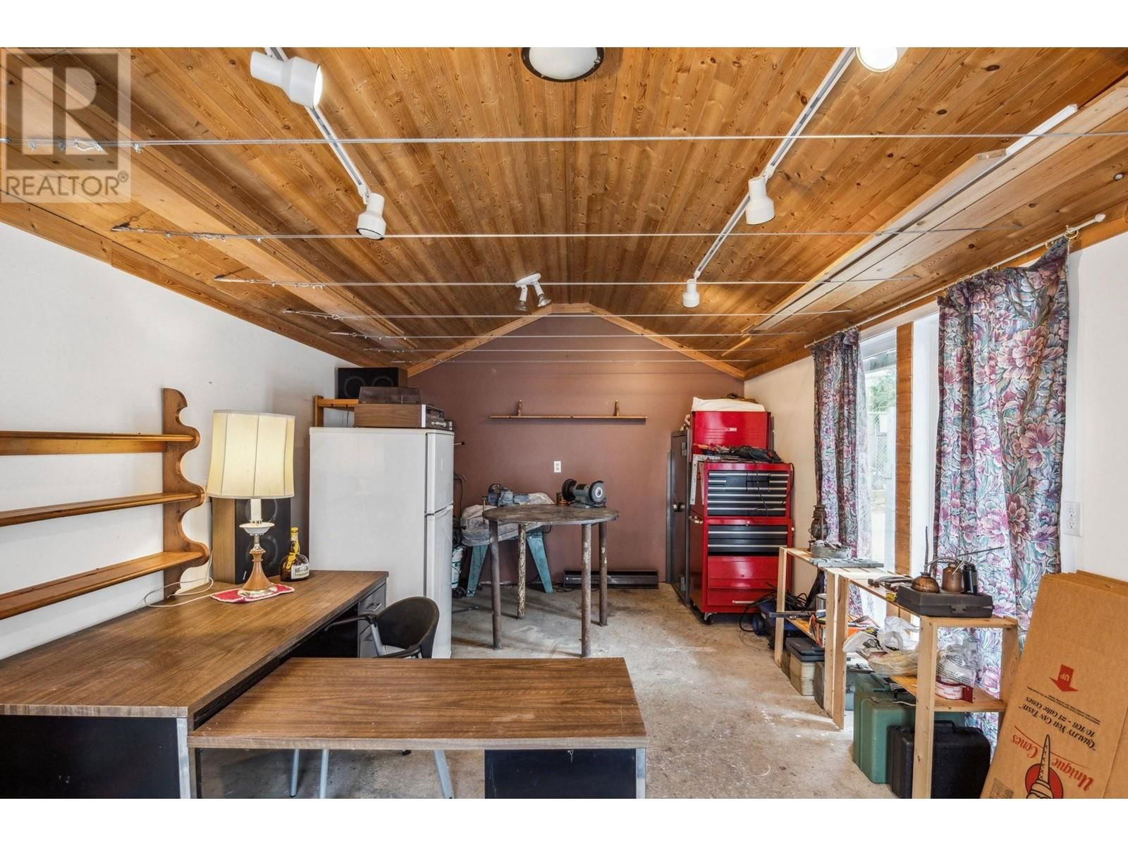 8321 SHAUGHNESSY STREET Image 37