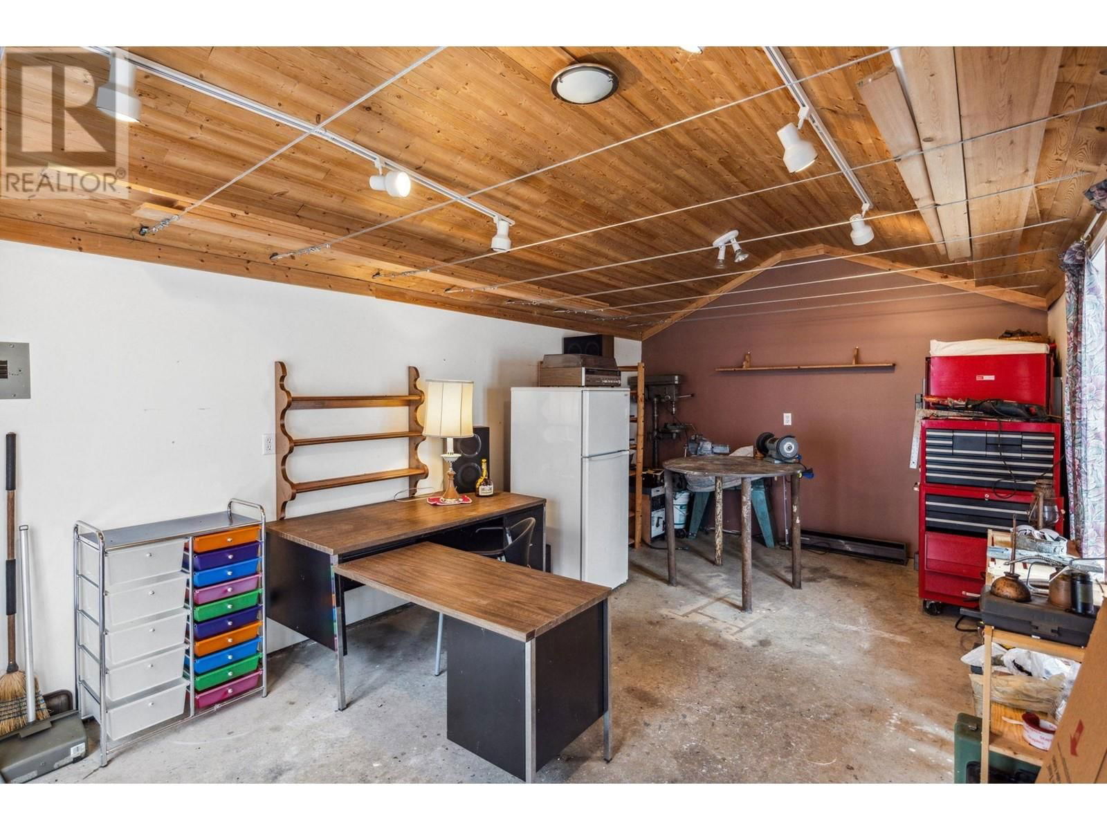 8321 SHAUGHNESSY STREET Image 38