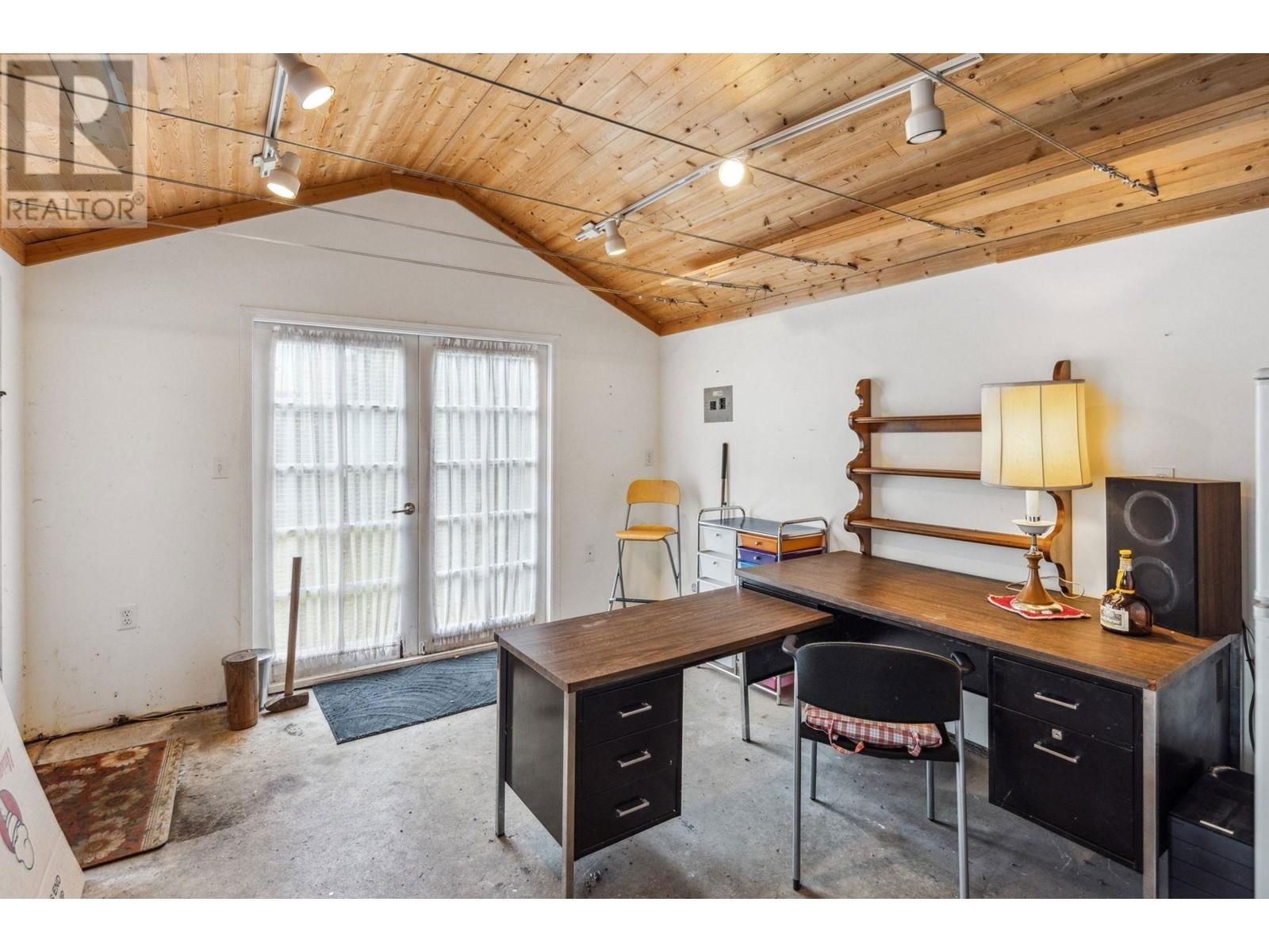 8321 SHAUGHNESSY STREET Image 39