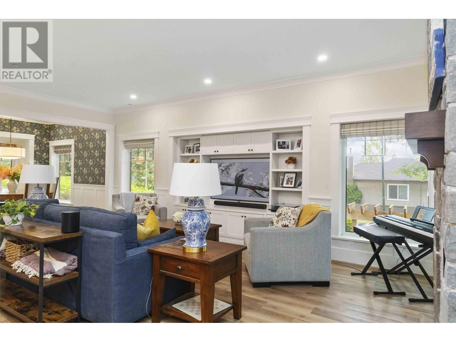 5281 DUNBAR STREET Image 12