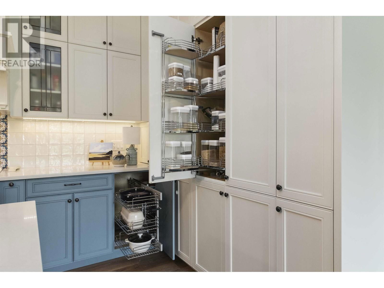 5281 DUNBAR STREET Image 18