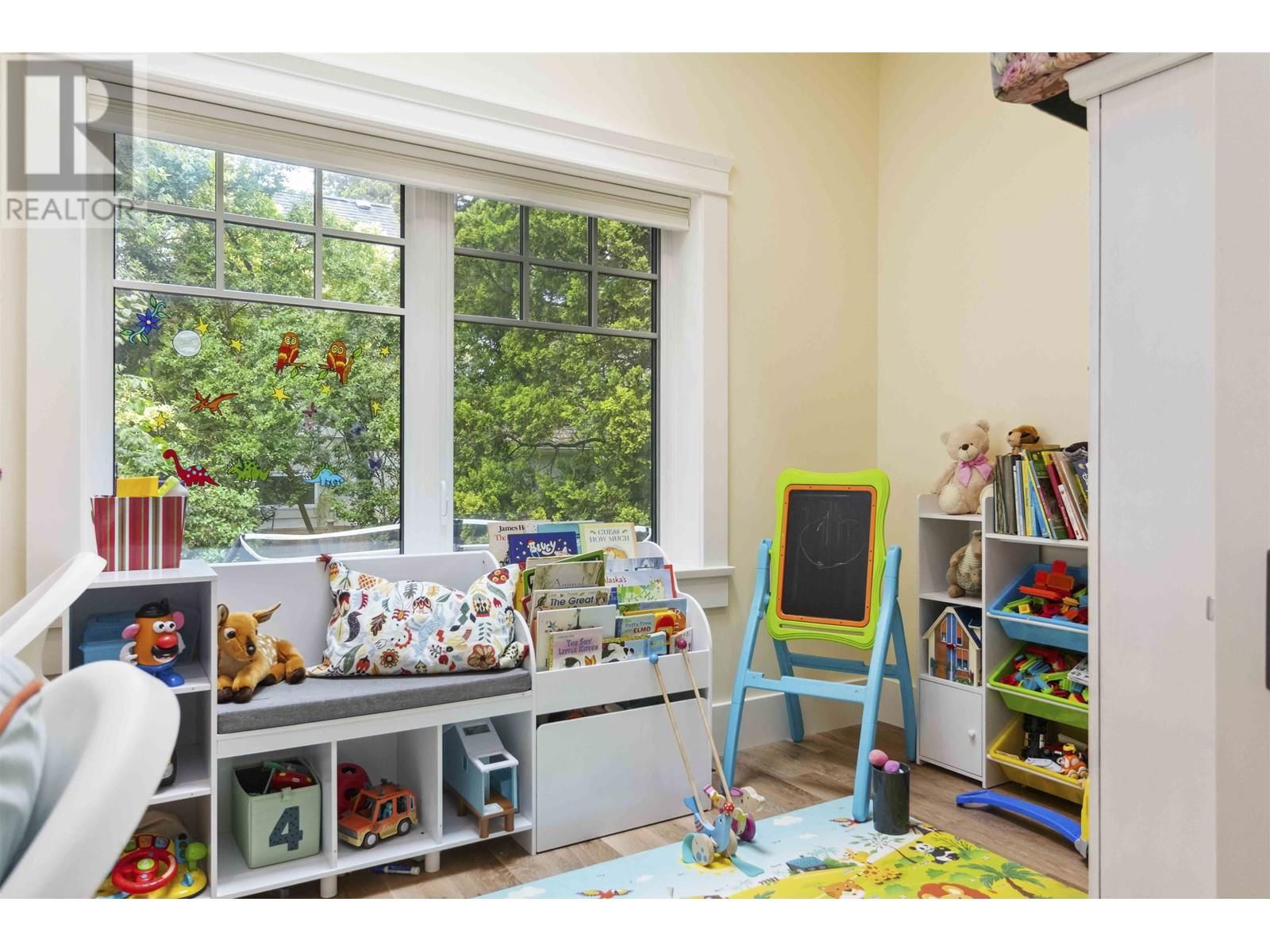 5281 DUNBAR STREET Image 23