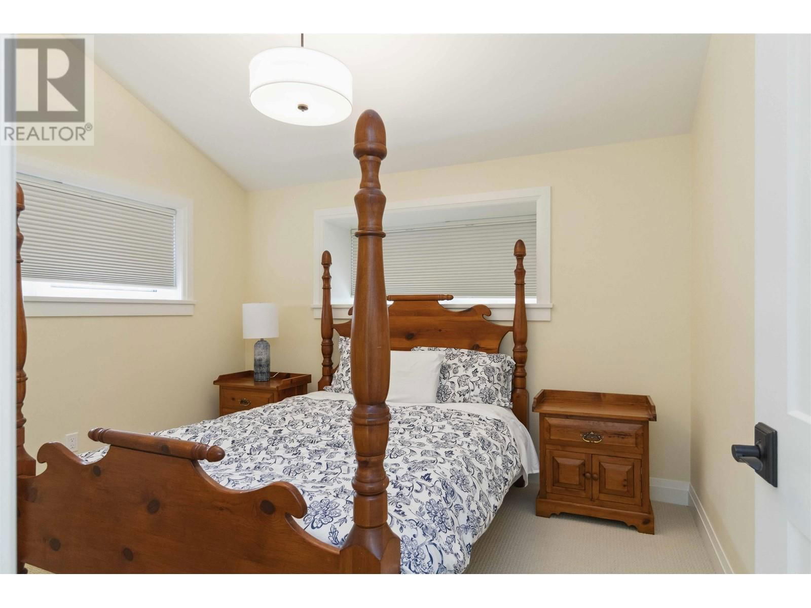 5281 DUNBAR STREET Image 24