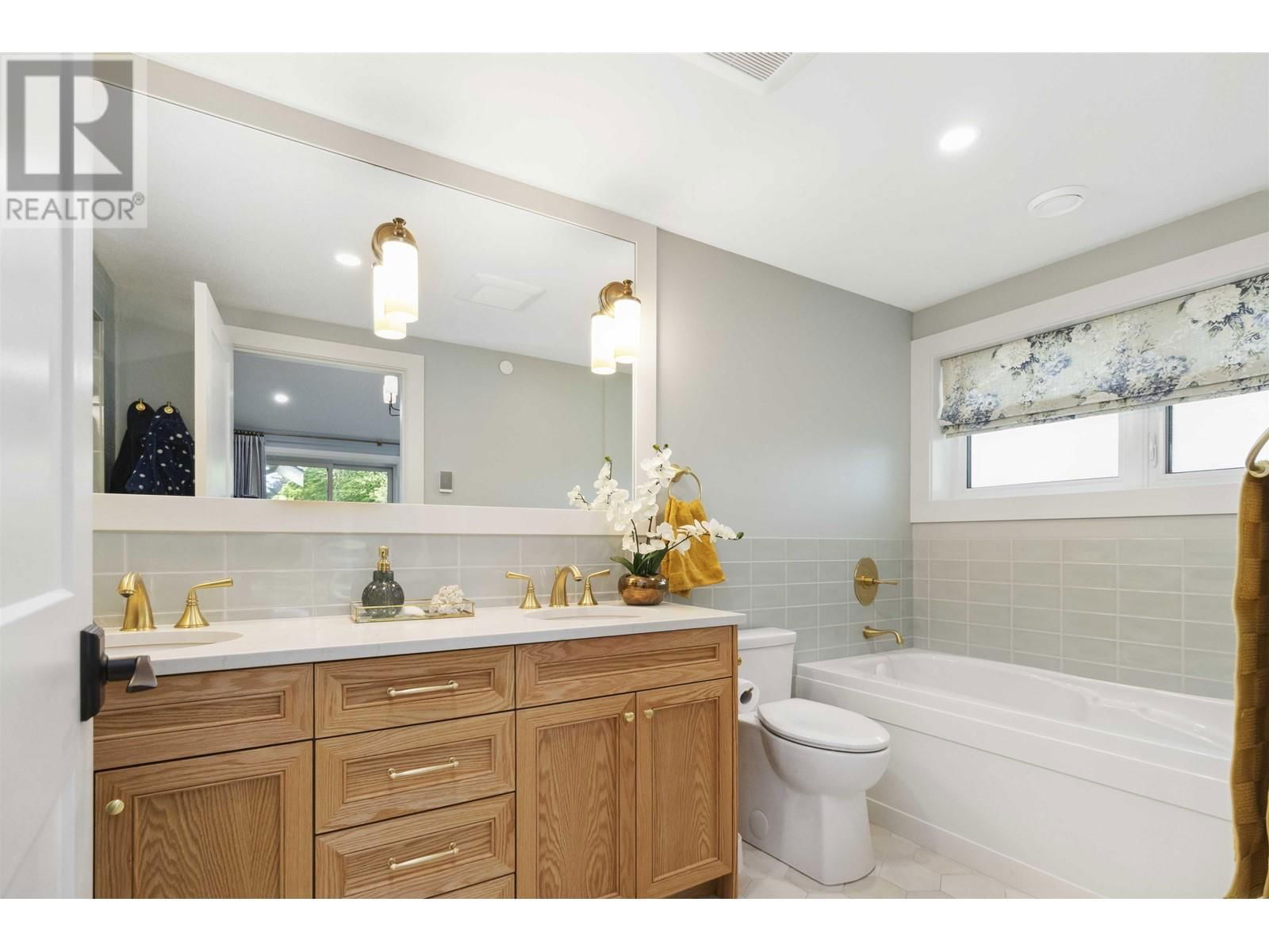 5281 DUNBAR STREET Image 30