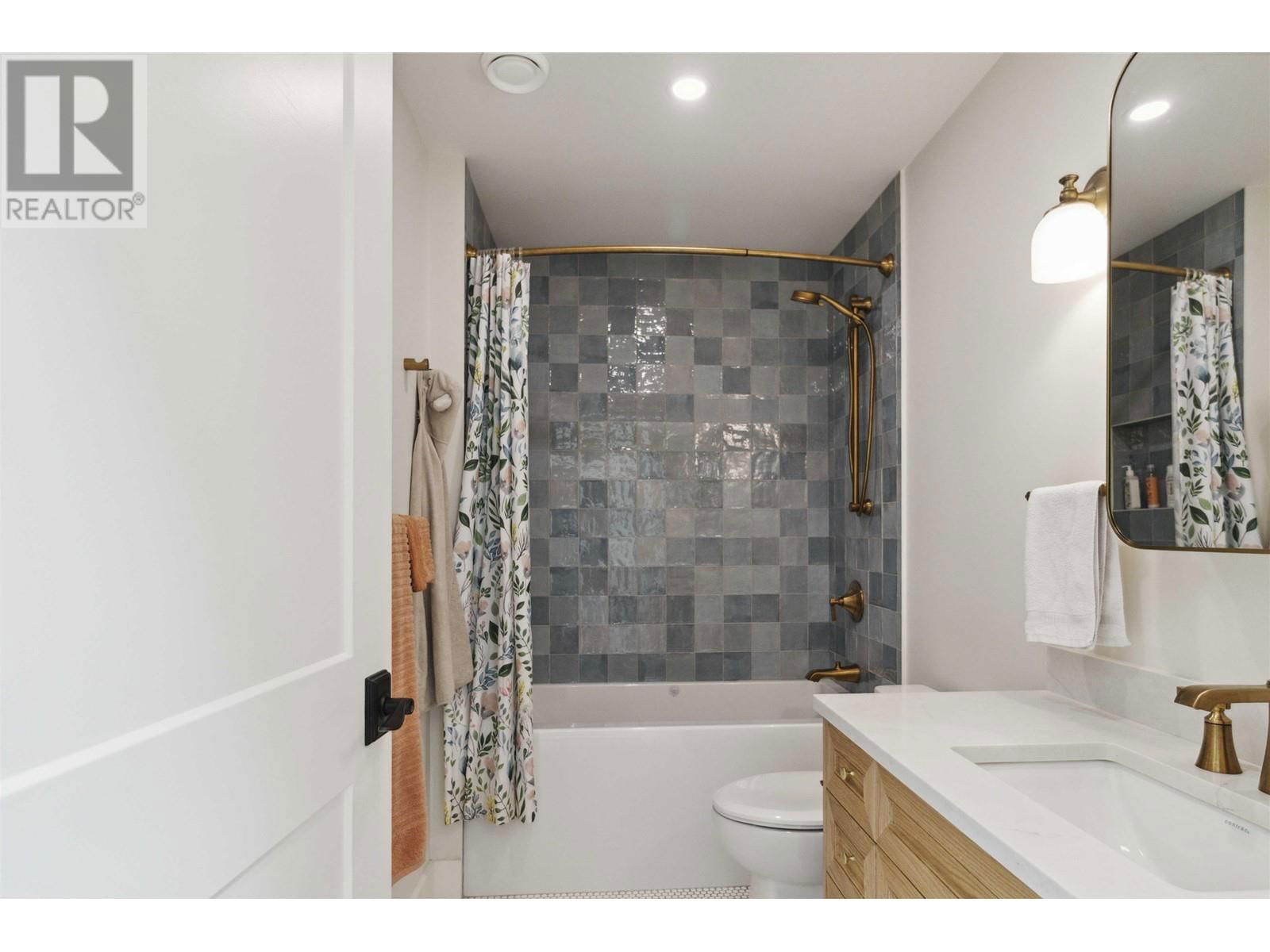 5281 DUNBAR STREET Image 31