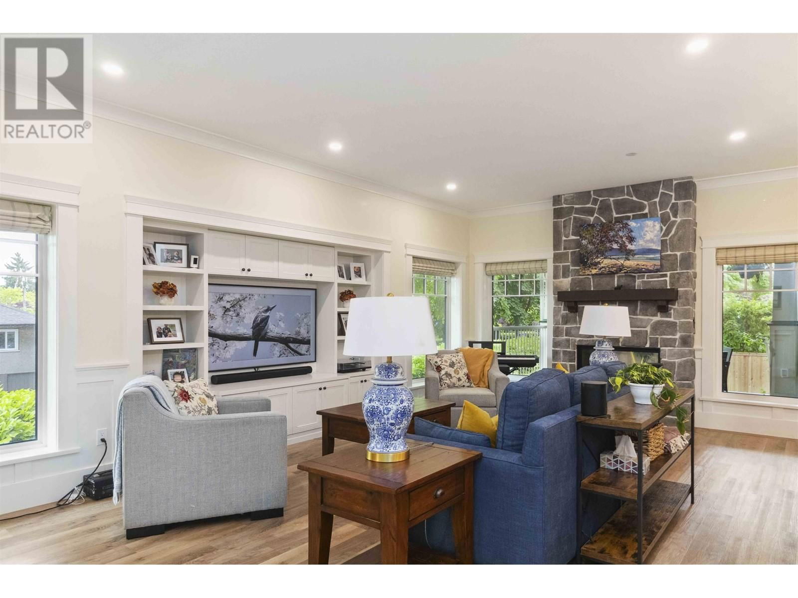 5281 DUNBAR STREET Image 7
