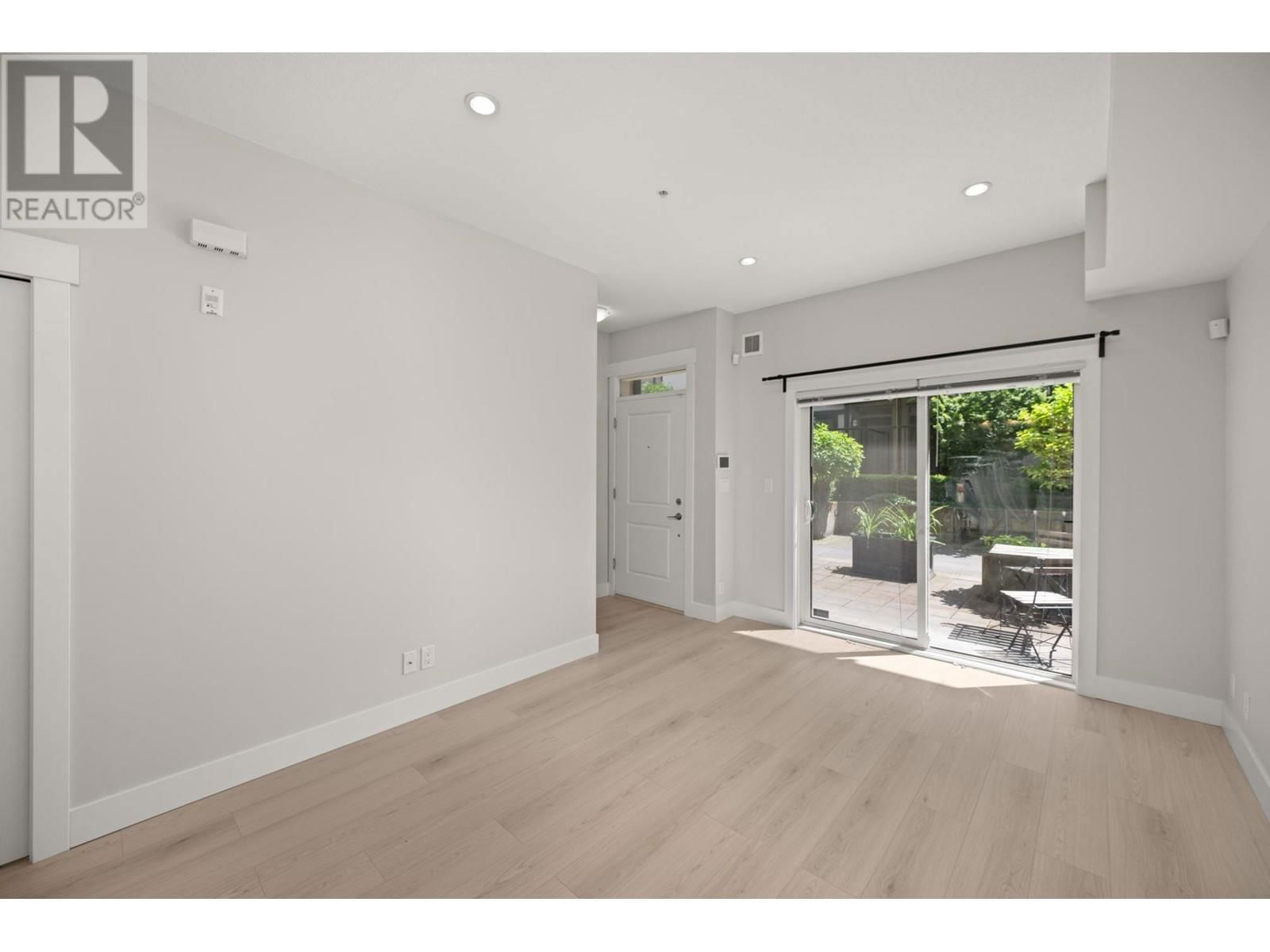 10 - 838 ROYAL AVENUE Image 10