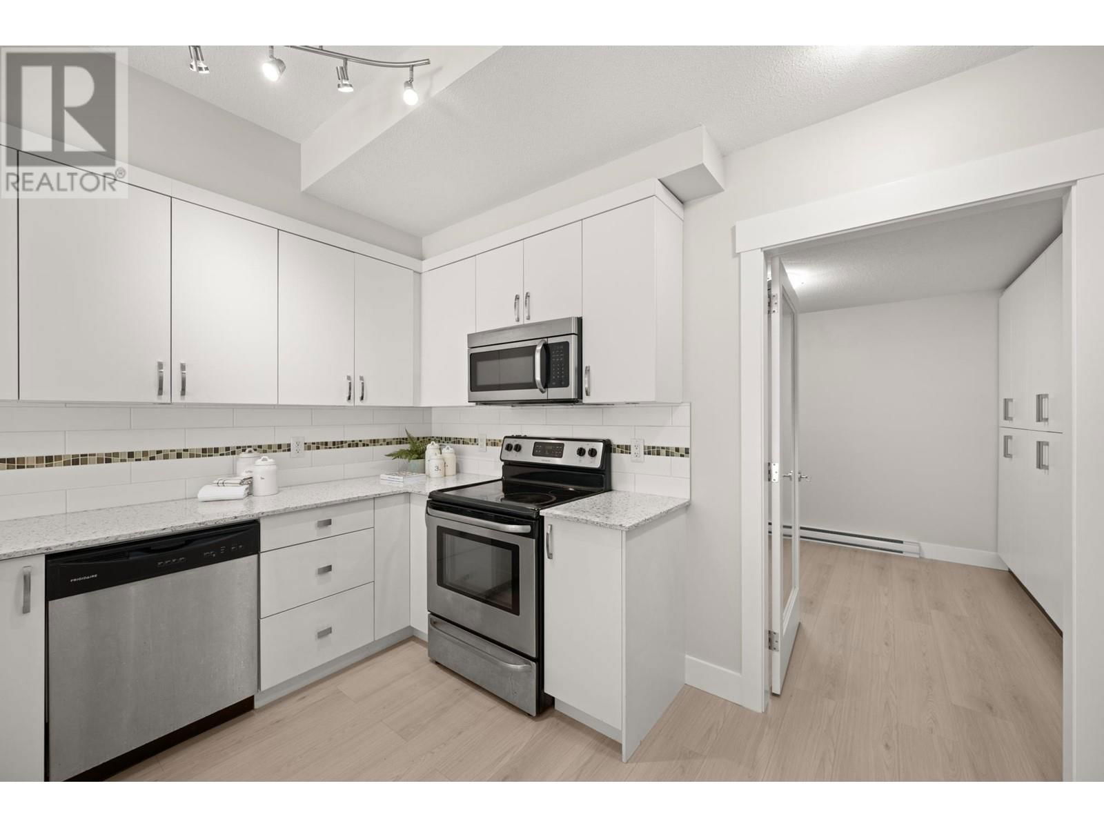10 - 838 ROYAL AVENUE Image 16