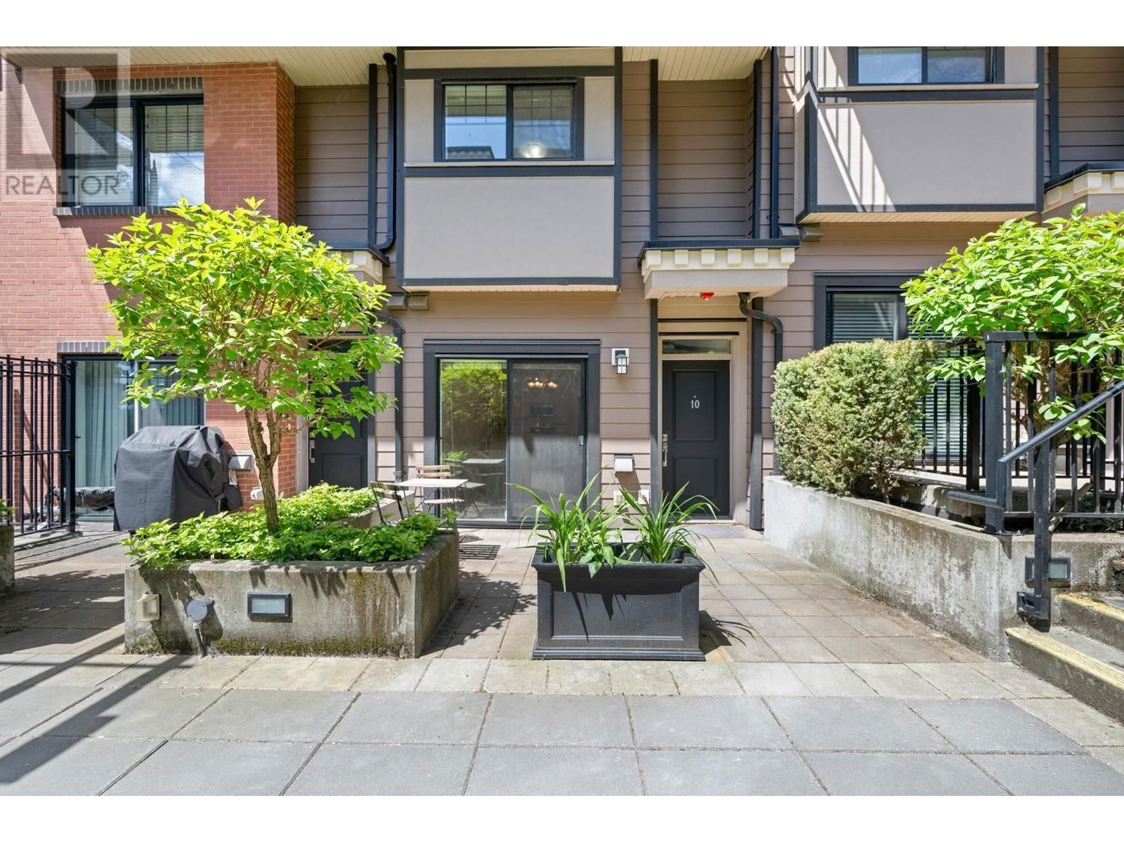 10 - 838 ROYAL AVENUE Image 33