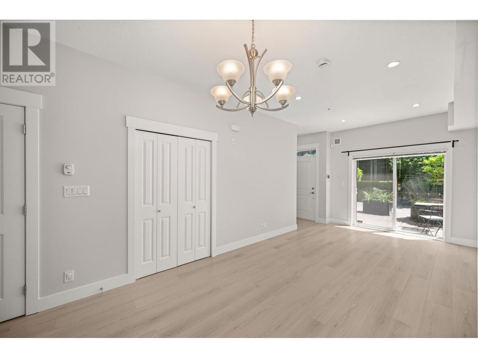 10 - 838 ROYAL AVENUE Image 8