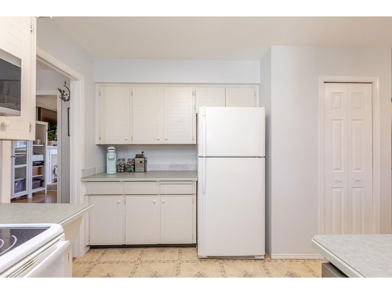 11371 87A Image 9