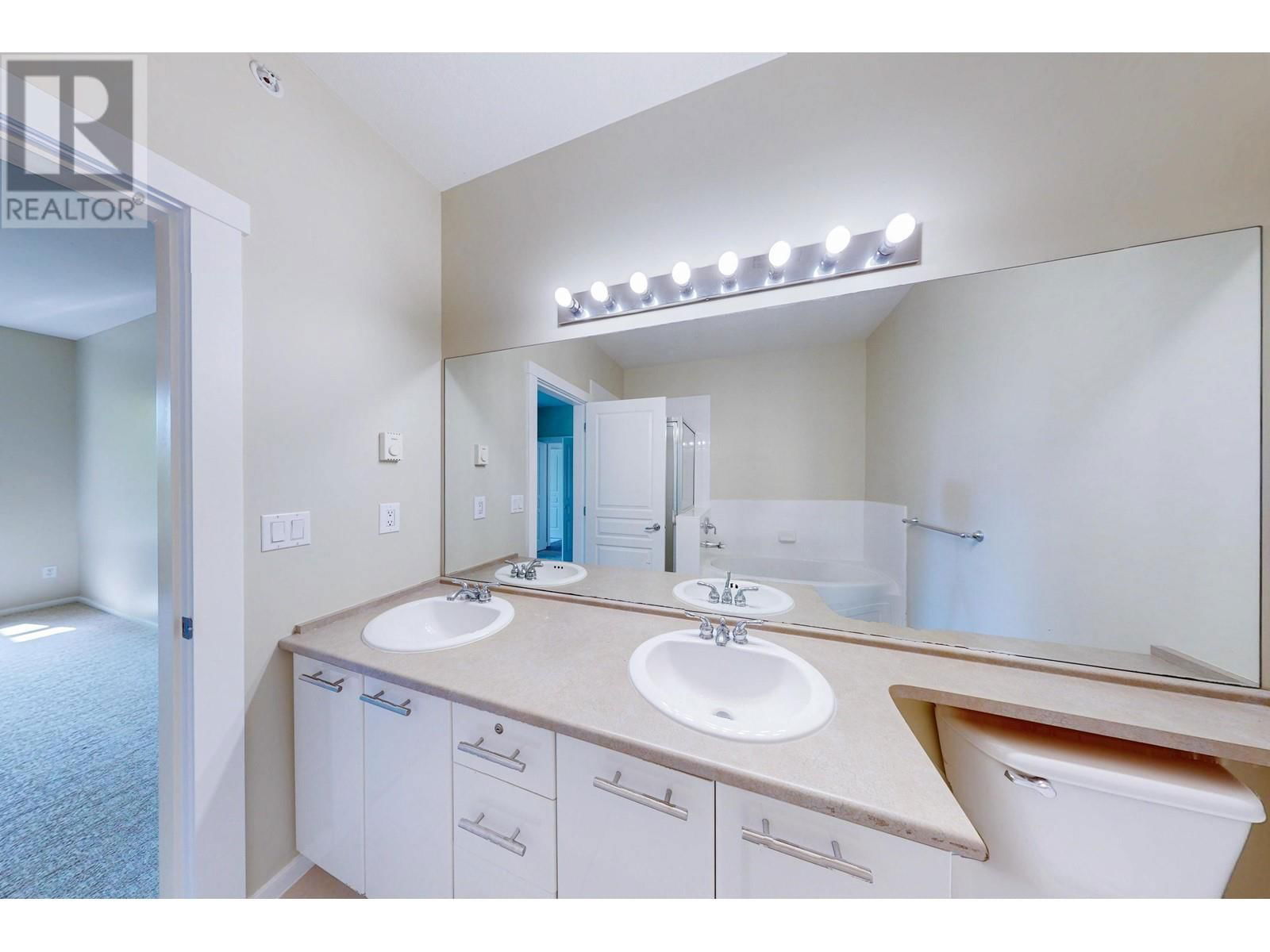 414 - 9339 UNIVERSITY CRESCENT Image 23