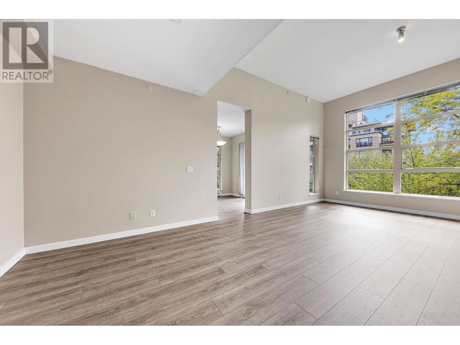 414 - 9339 UNIVERSITY CRESCENT Image 3