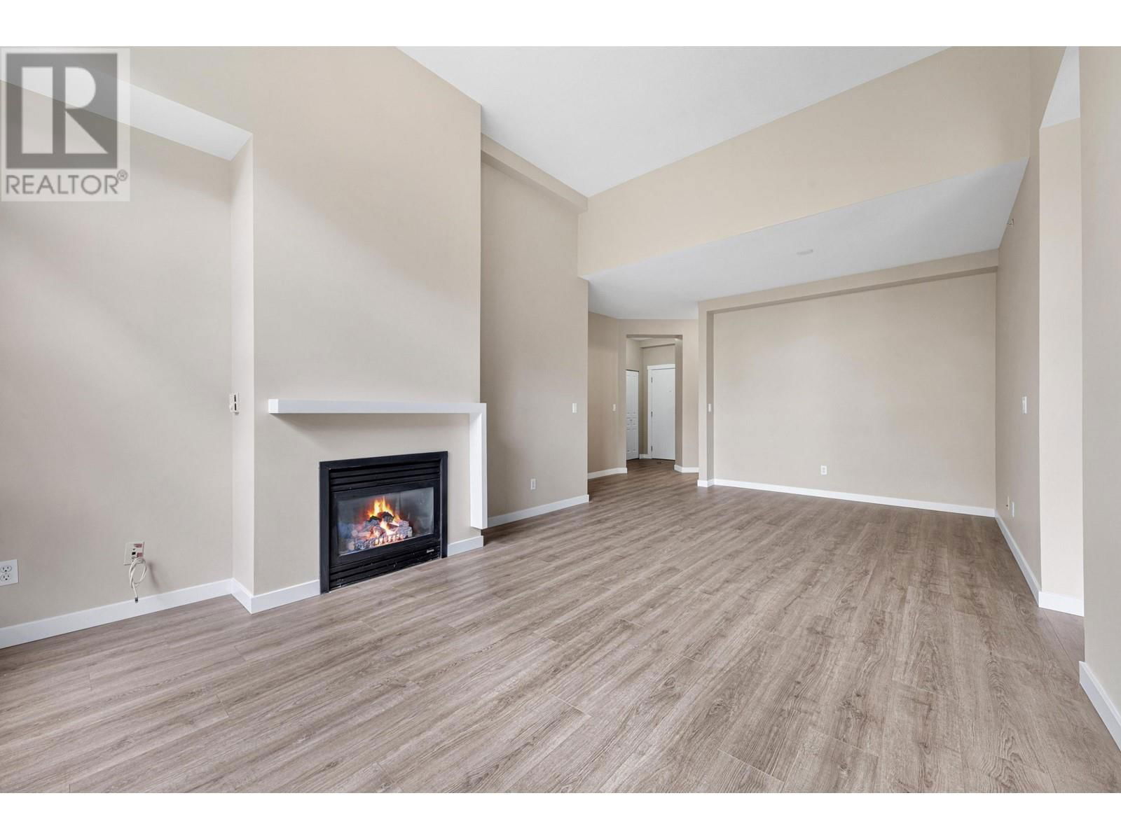 414 - 9339 UNIVERSITY CRESCENT Image 4