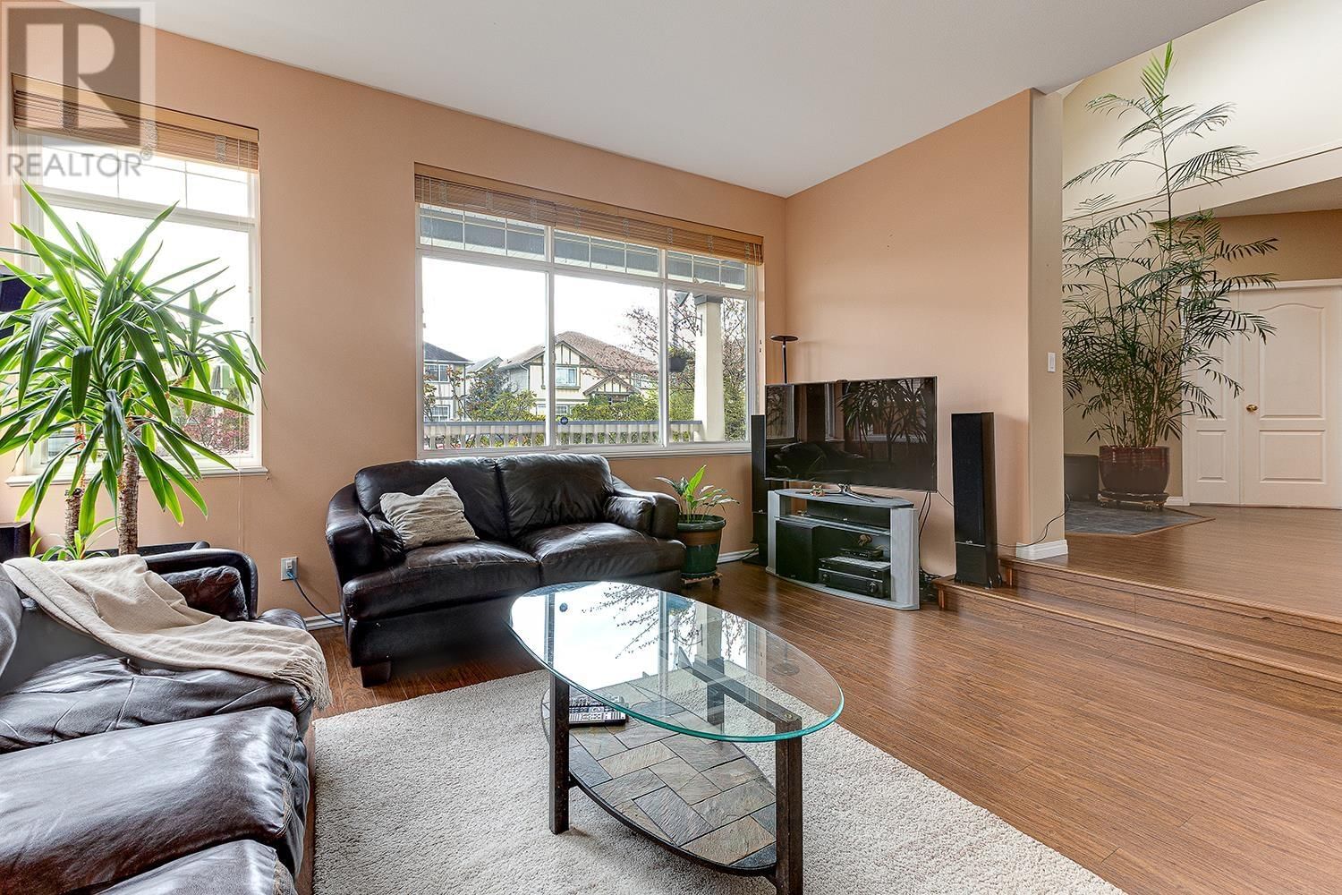 1077 RIVERSIDE DRIVE Image 17