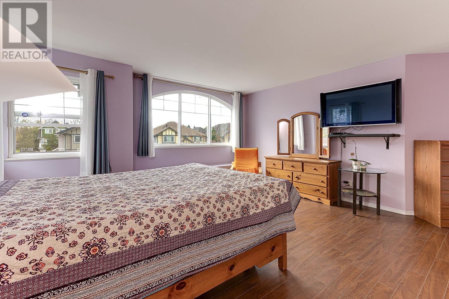 1077 RIVERSIDE DRIVE Image 22