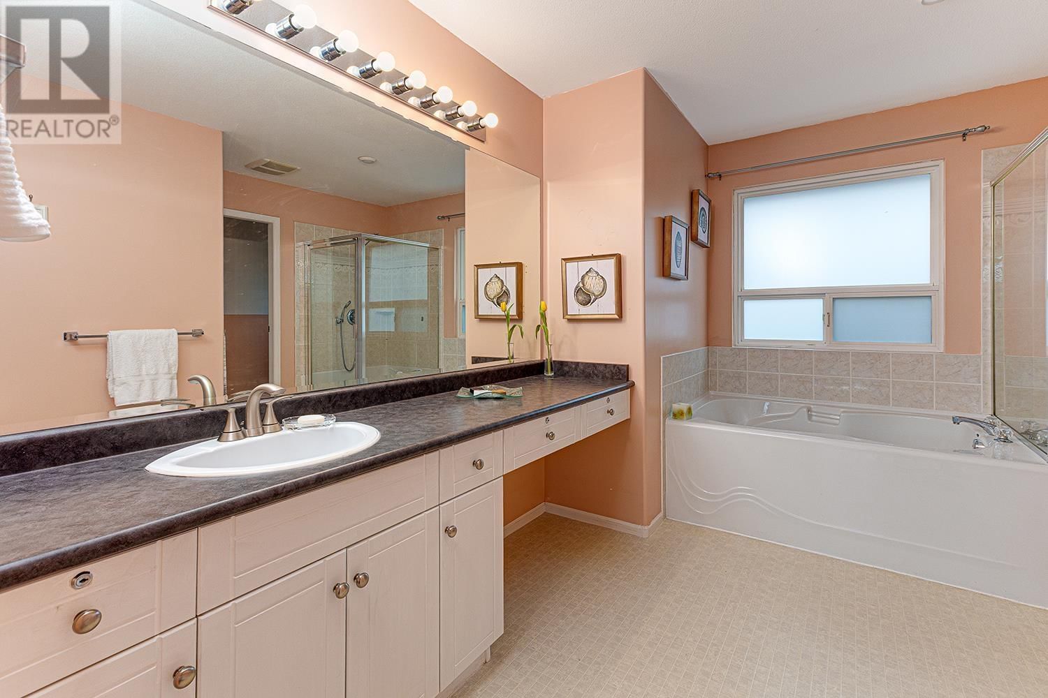 1077 RIVERSIDE DRIVE Image 24