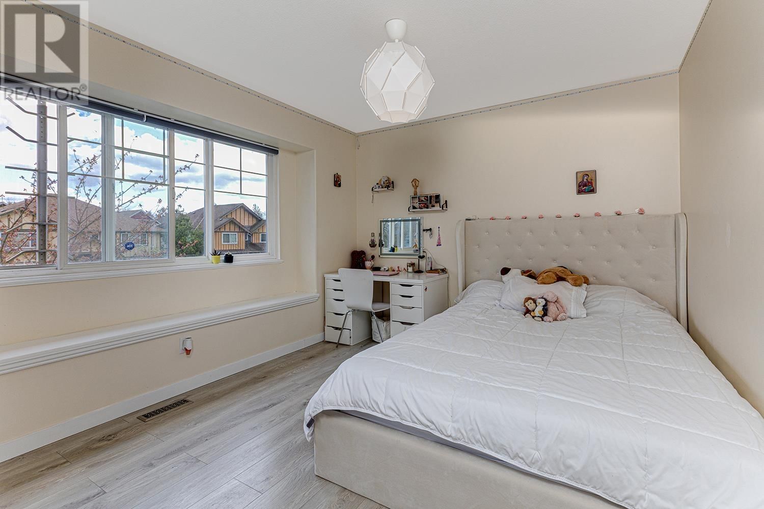 1077 RIVERSIDE DRIVE Image 26