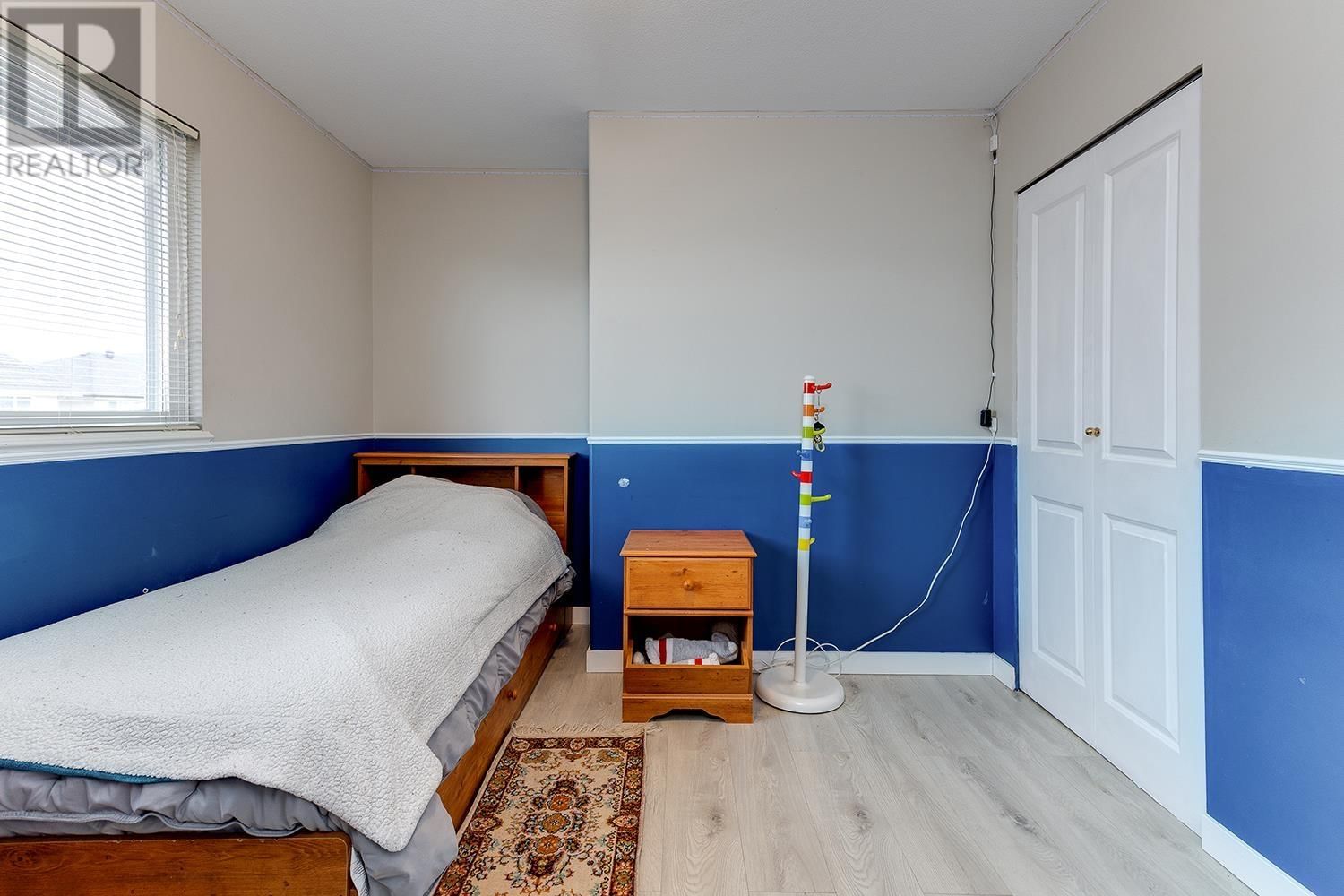 1077 RIVERSIDE DRIVE Image 30