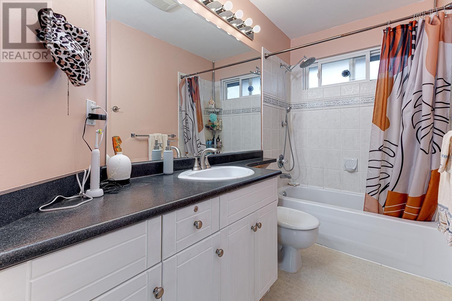 1077 RIVERSIDE DRIVE Image 32
