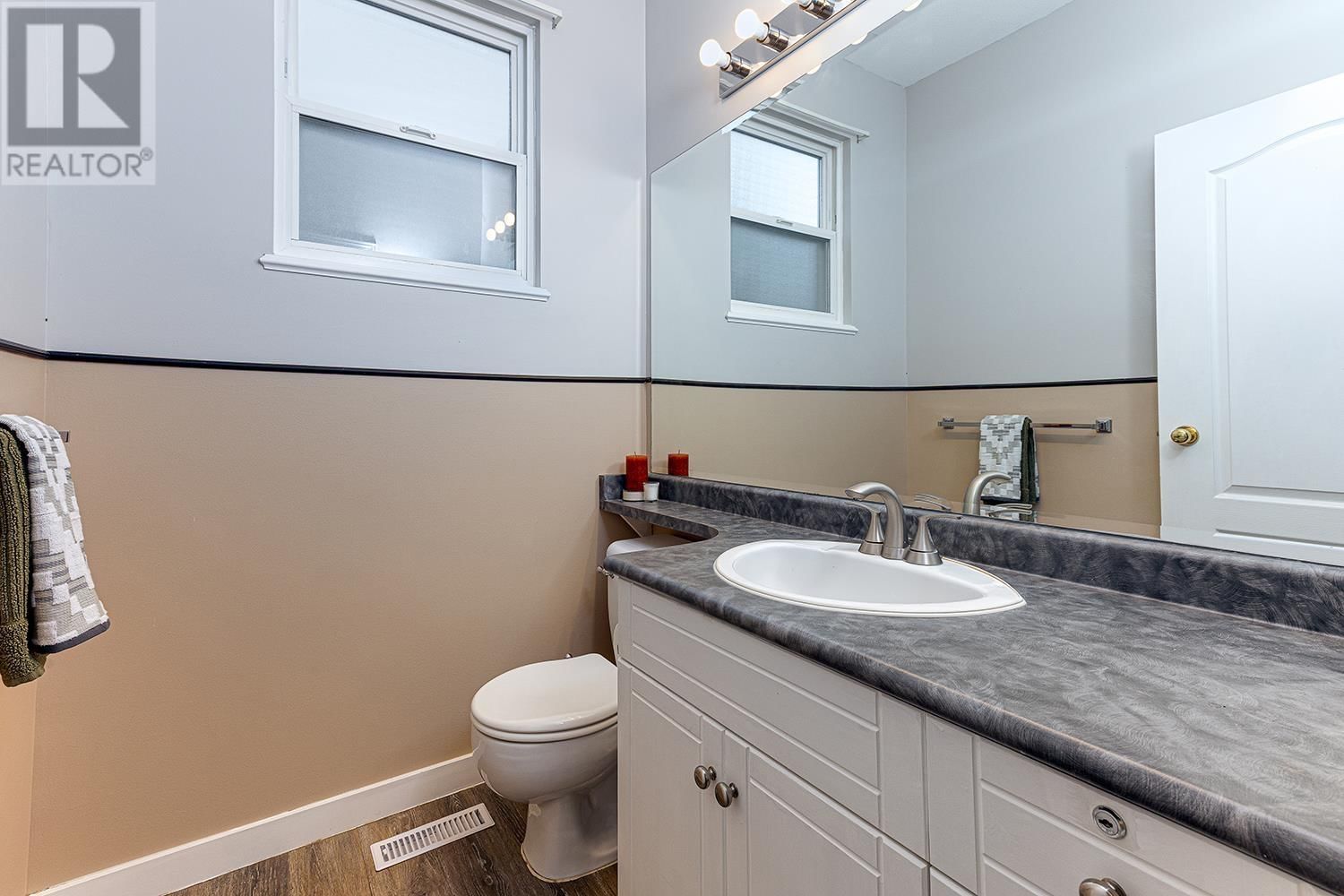 1077 RIVERSIDE DRIVE Image 34