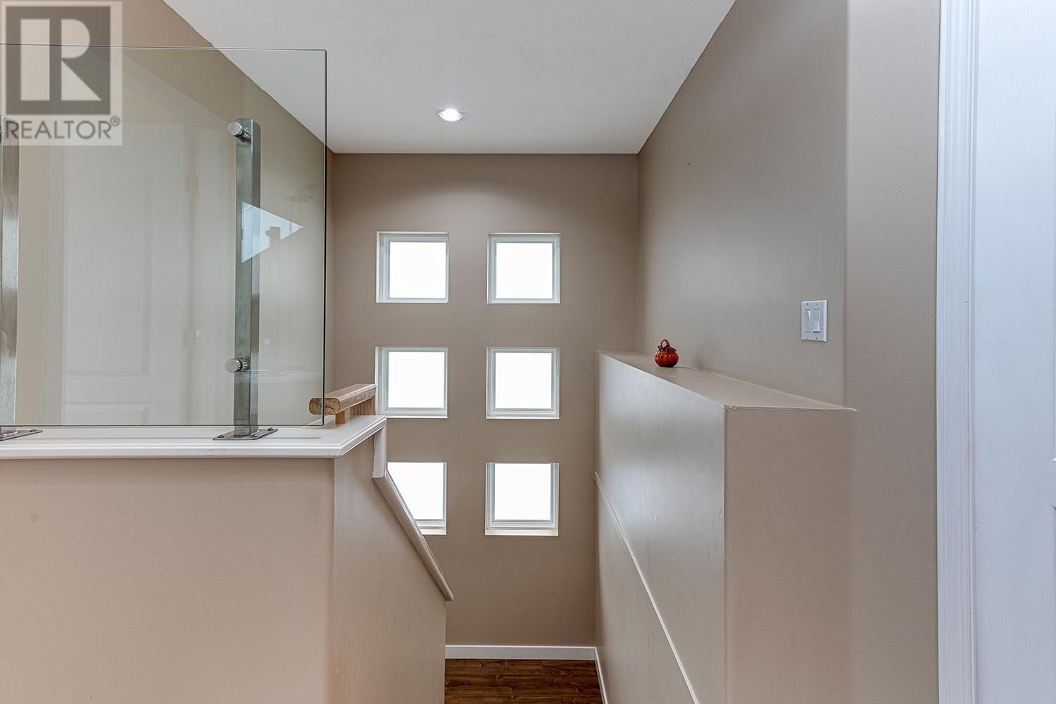 1077 RIVERSIDE DRIVE Image 37