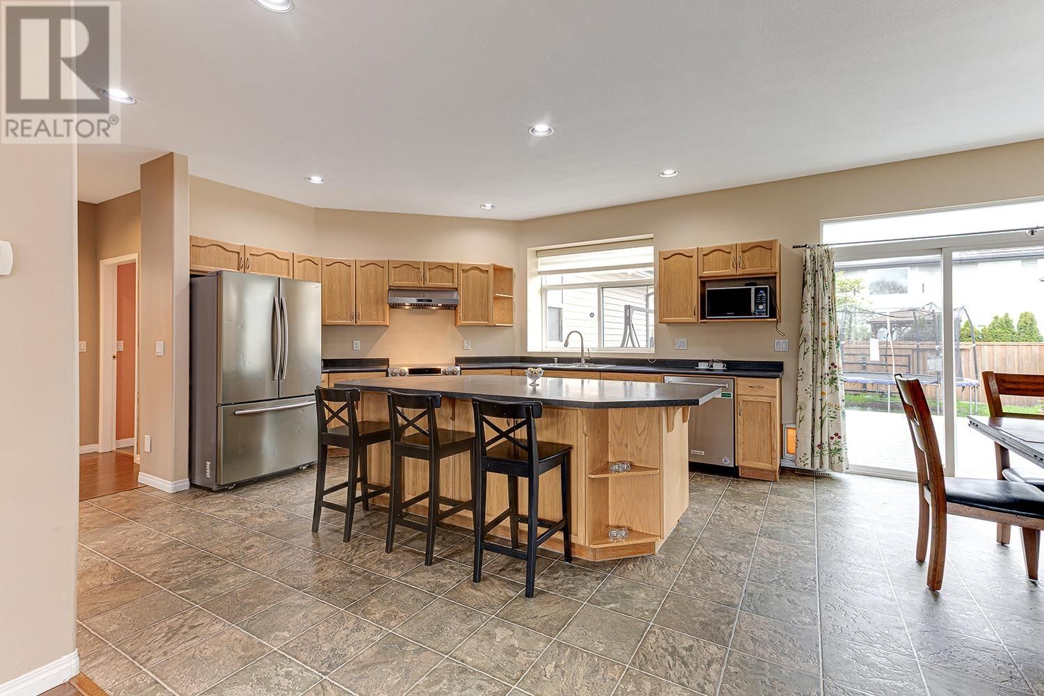 1077 RIVERSIDE DRIVE Image 4