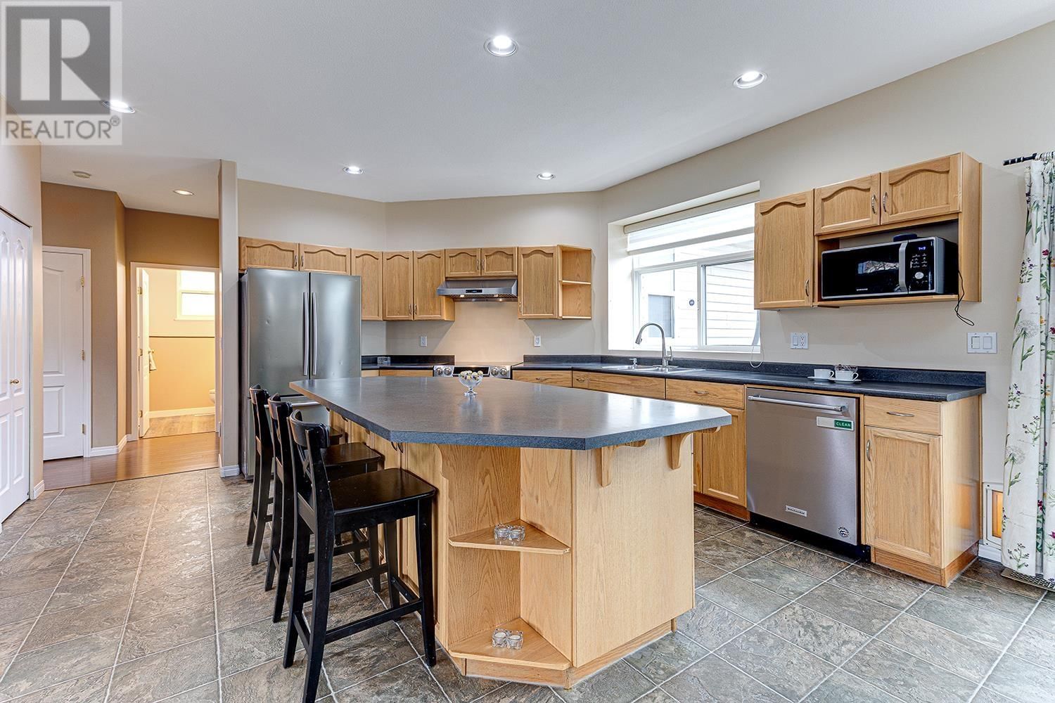 1077 RIVERSIDE DRIVE Image 5