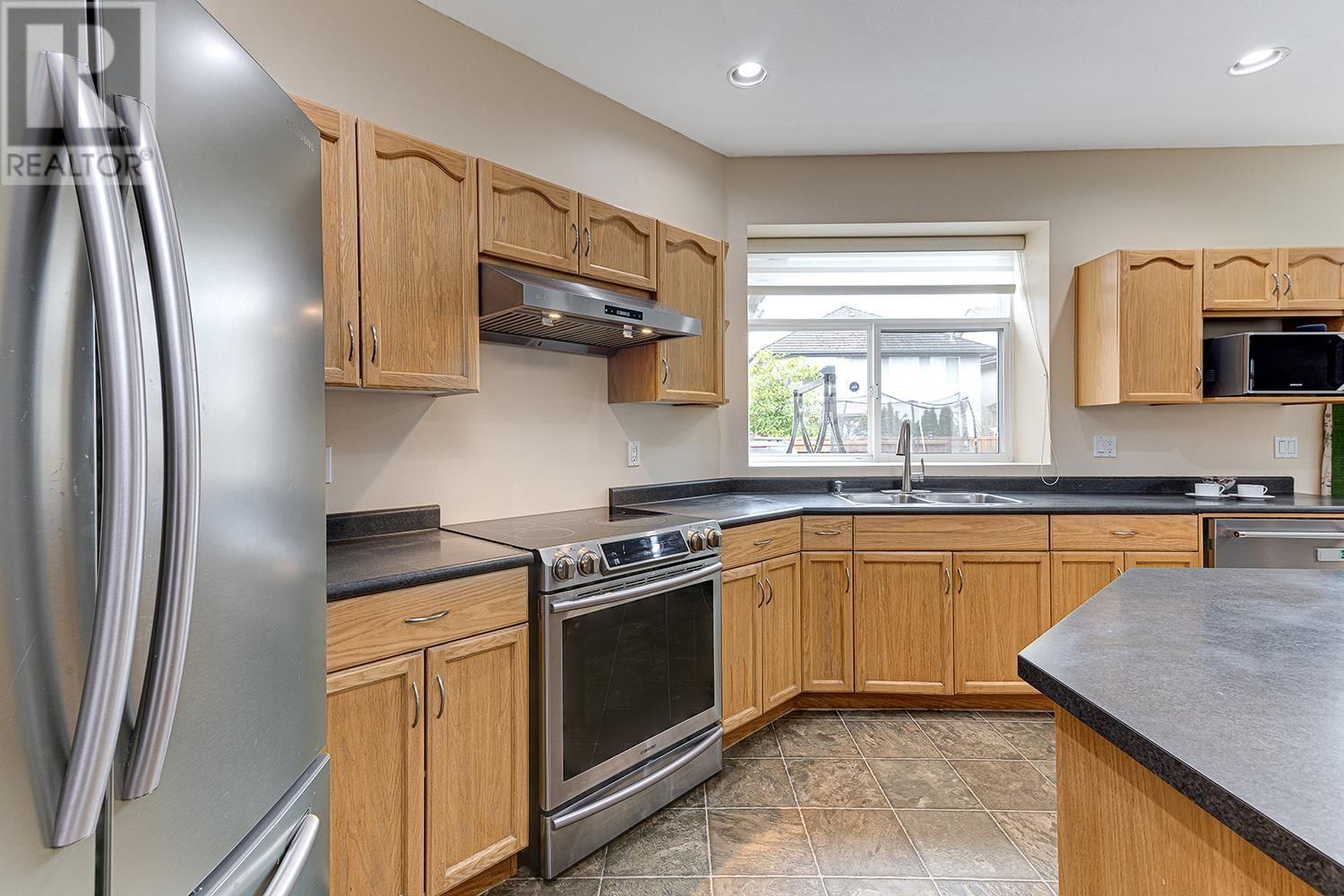 1077 RIVERSIDE DRIVE Image 6