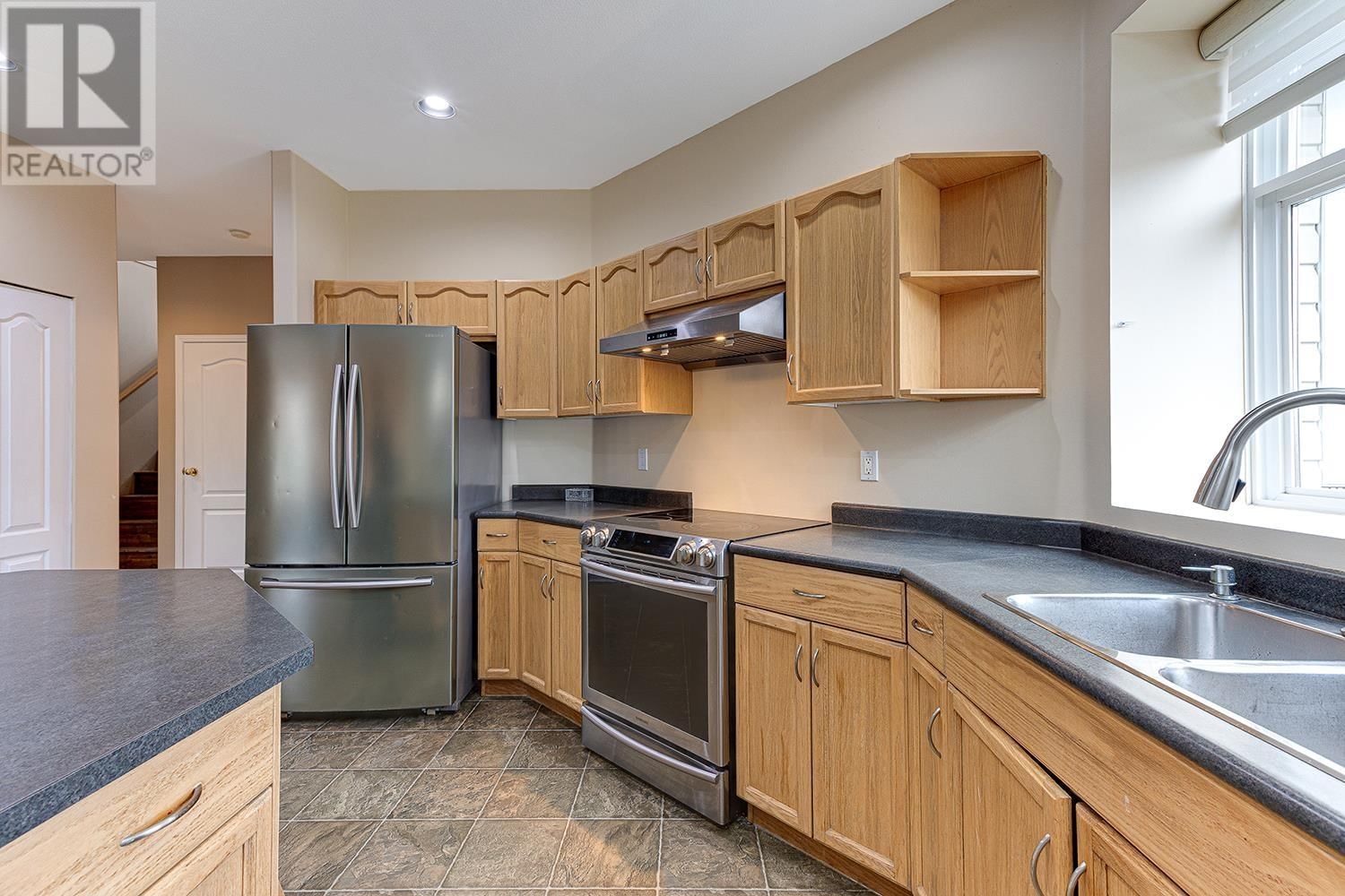 1077 RIVERSIDE DRIVE Image 7