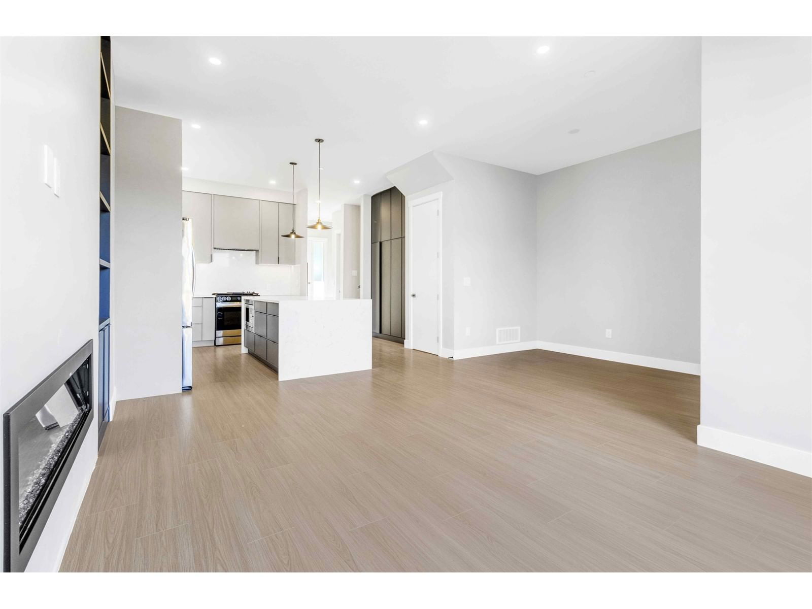 7686 196 ST Image 14