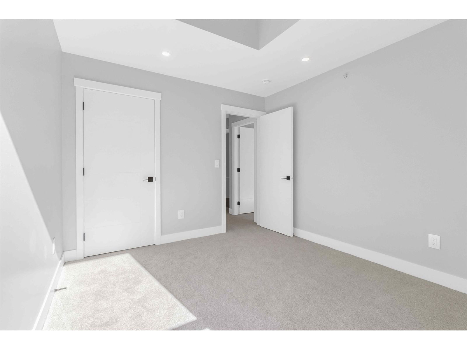 7686 196 ST Image 19