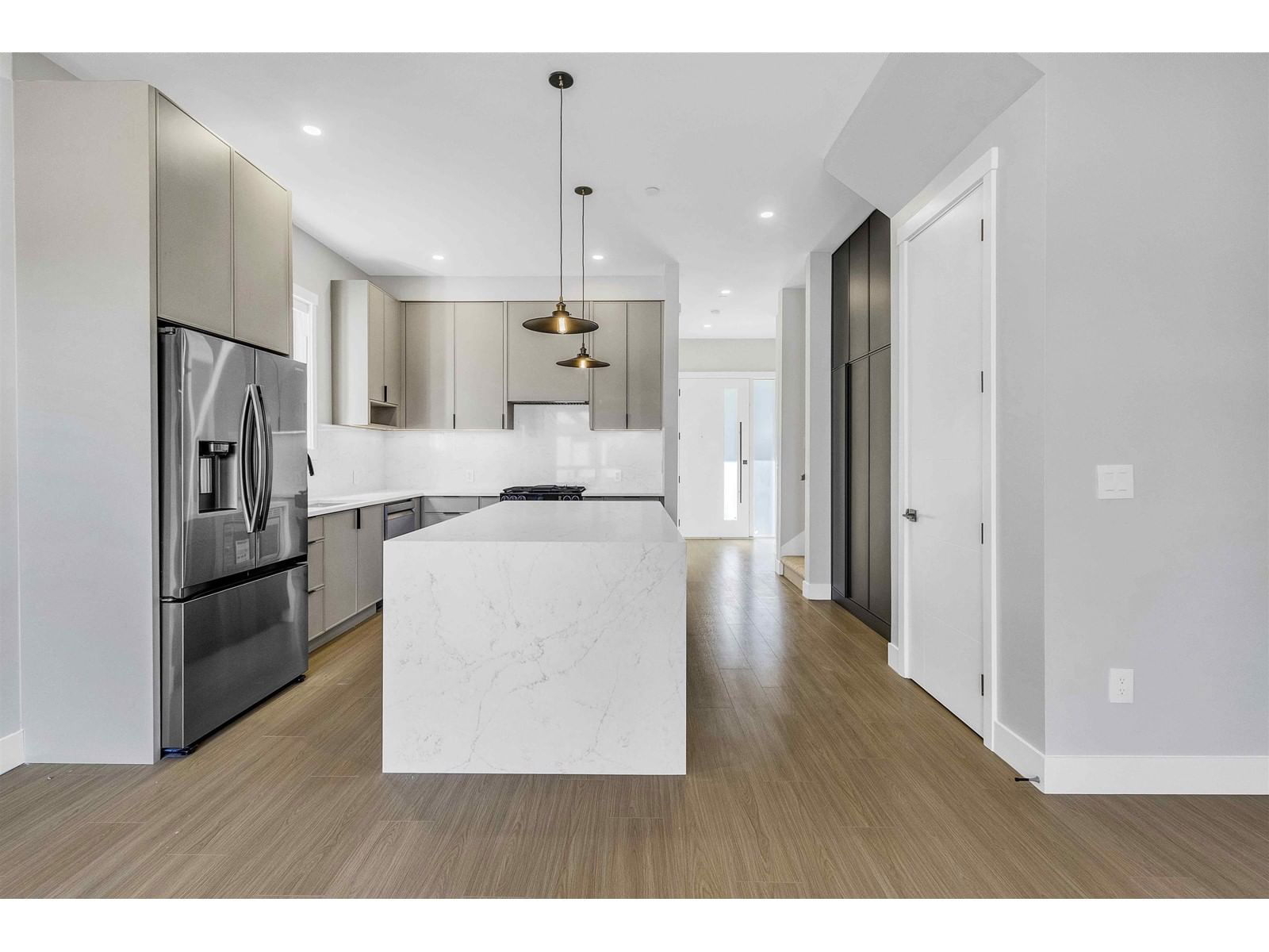 7686 196 ST Image 8