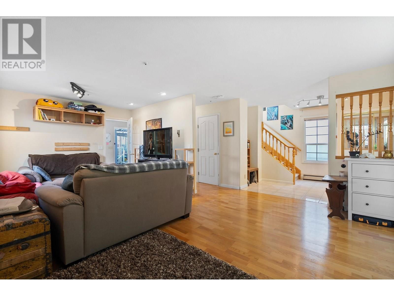4988 SHERBROOKE STREET Image 10