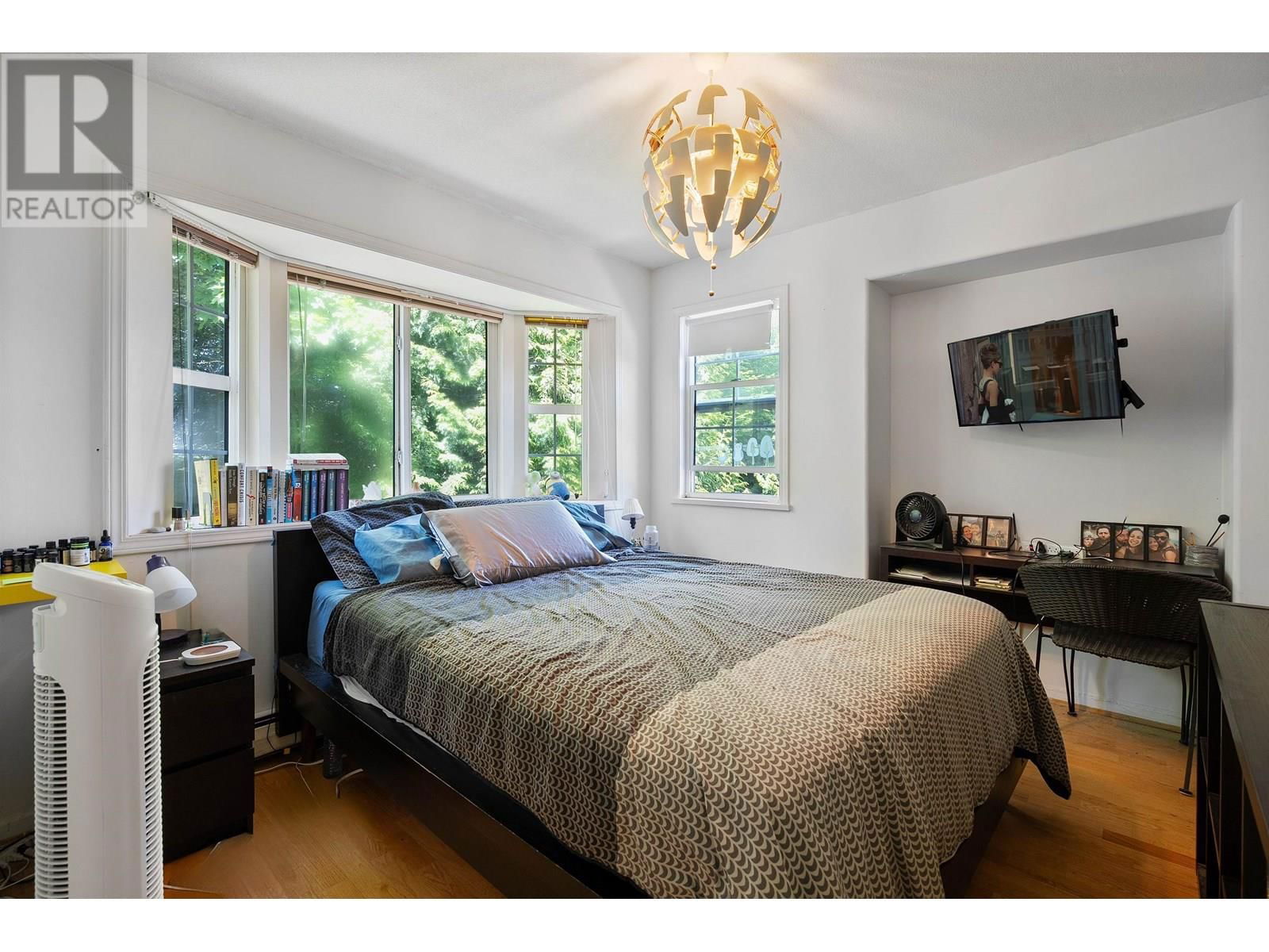 4988 SHERBROOKE STREET Image 21