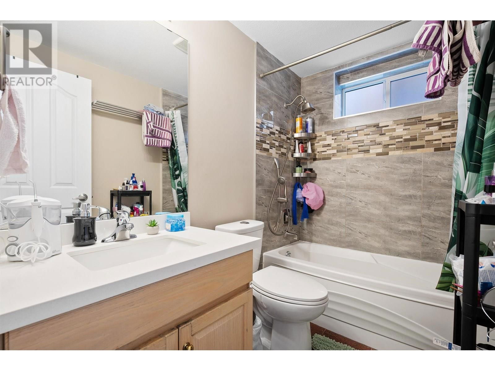 4988 SHERBROOKE STREET Image 22